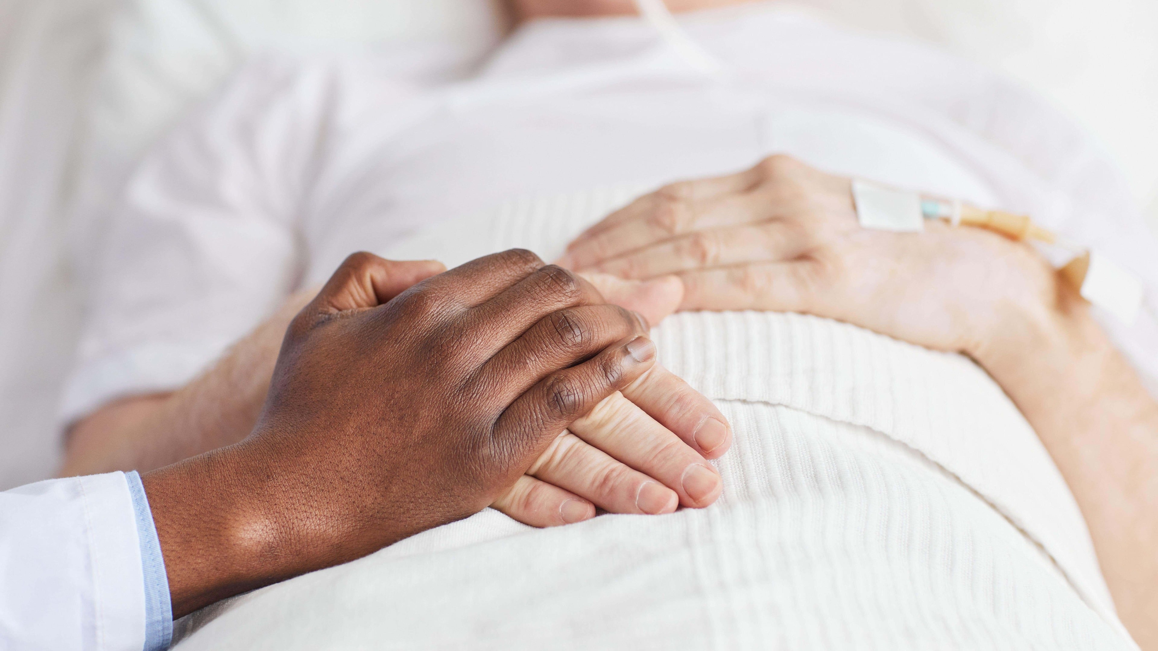 Ombudsman warns poor communication leaves dying patients in avoidable distress