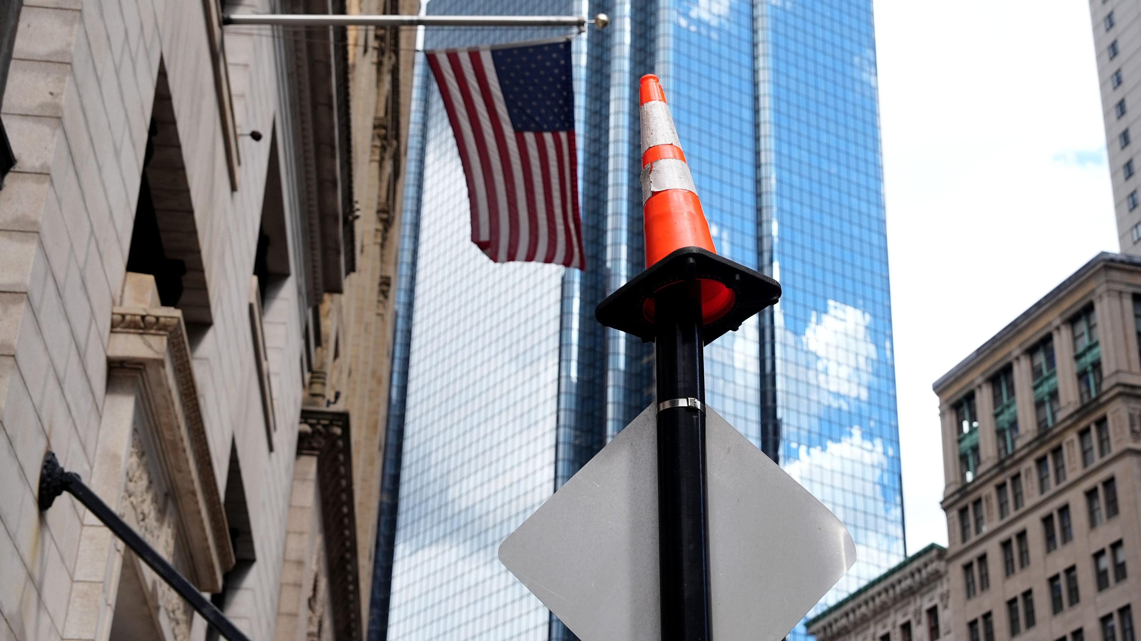 Tartan Army allowed to place cones on Miami statues after crackdown