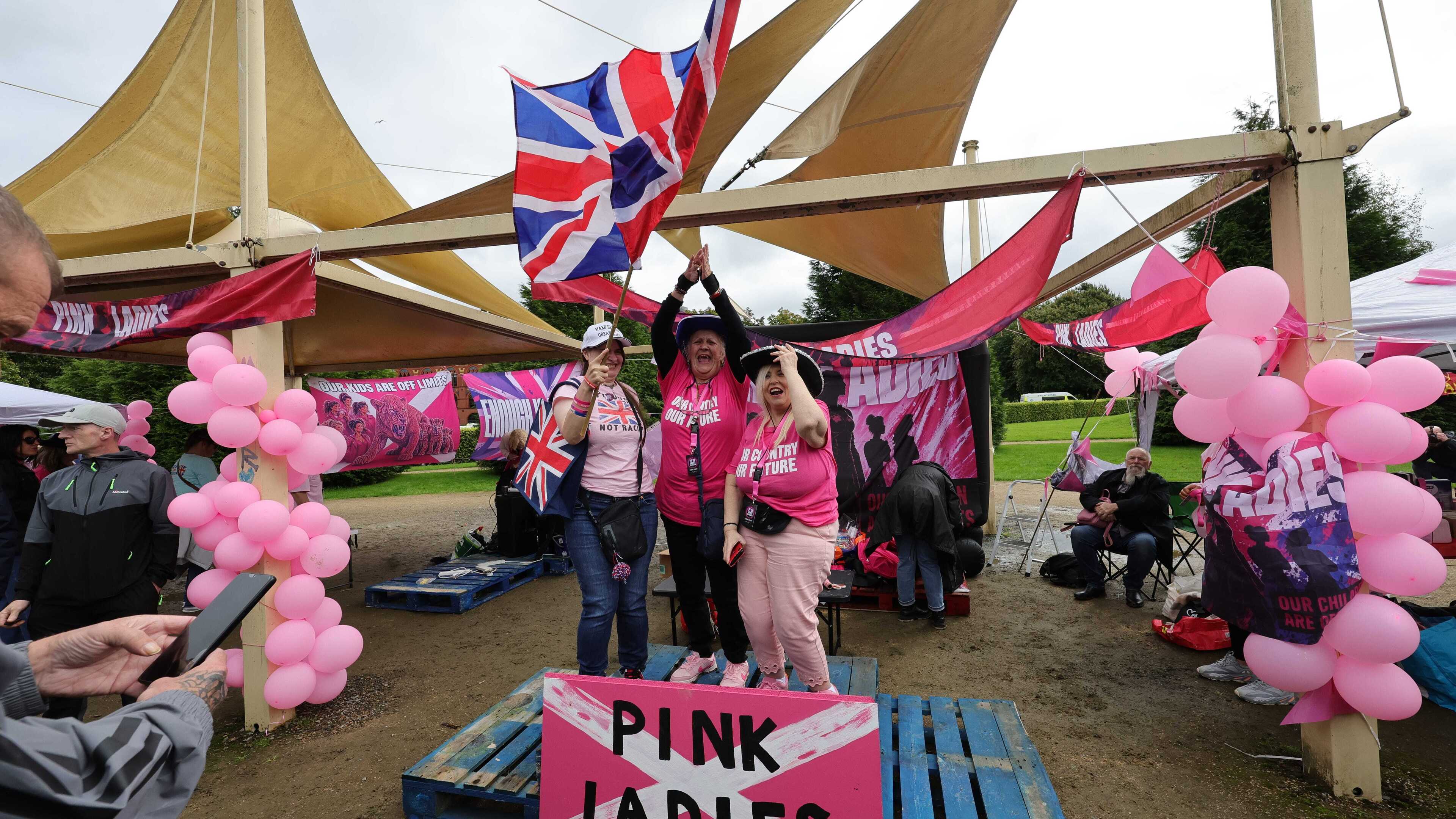 Rival protests held at Glasgow Green as police separate anti-immigration and counter groups