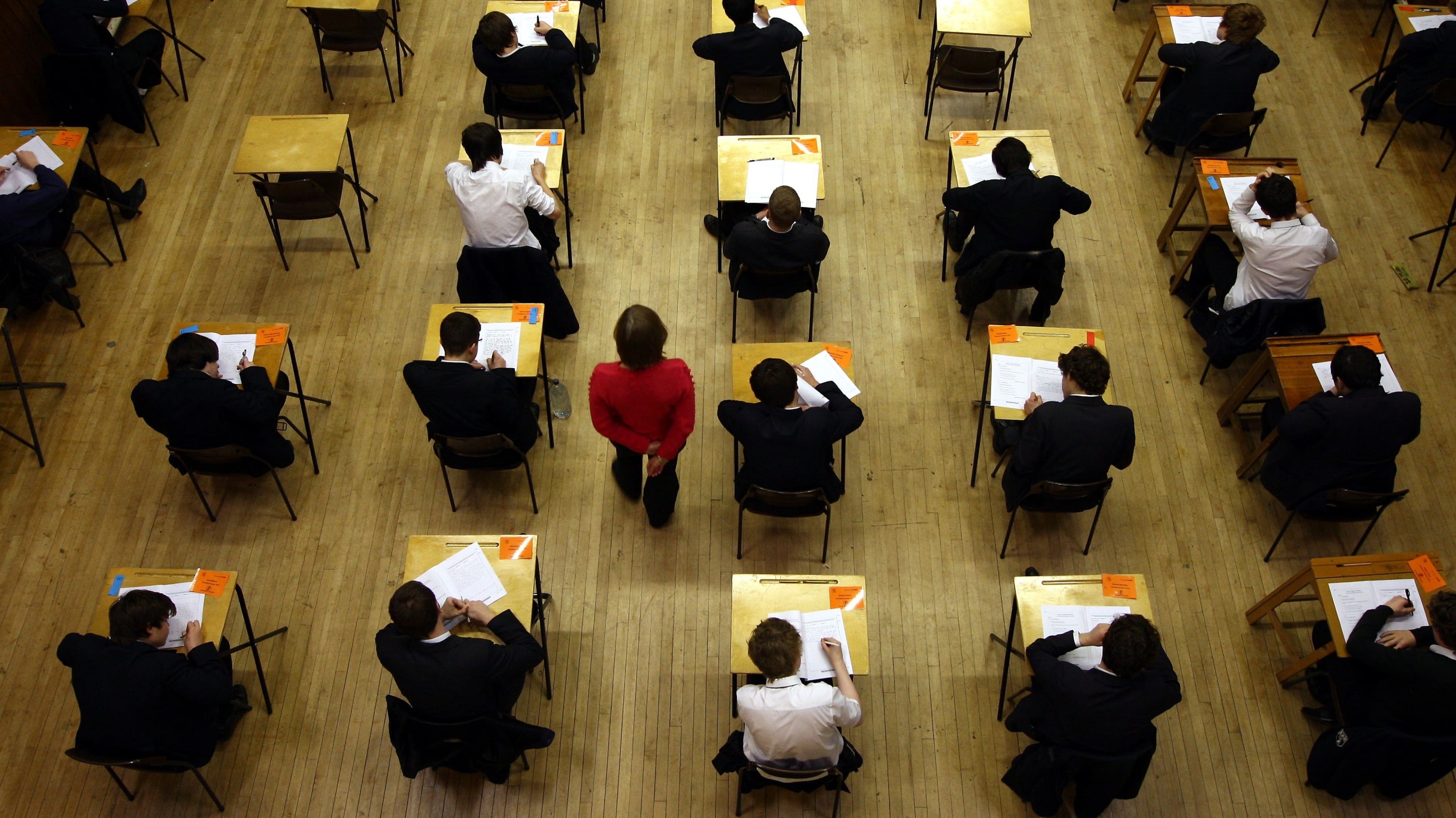 GCSE results show rise in top grades as key pass rate returns to pre-pandemic levels