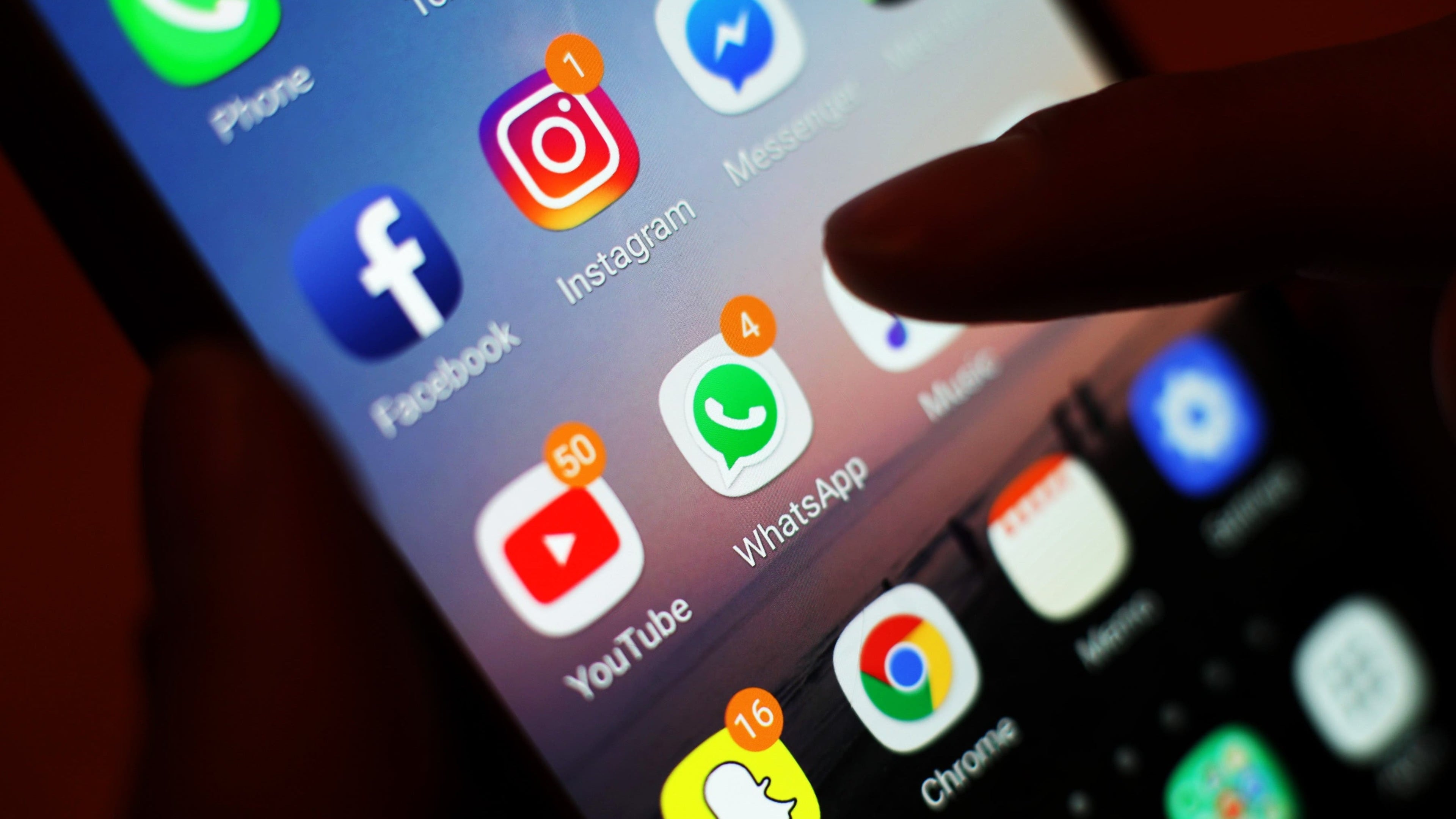 Teenagers to face overnight social media curfew and infinite scrolling shut-down