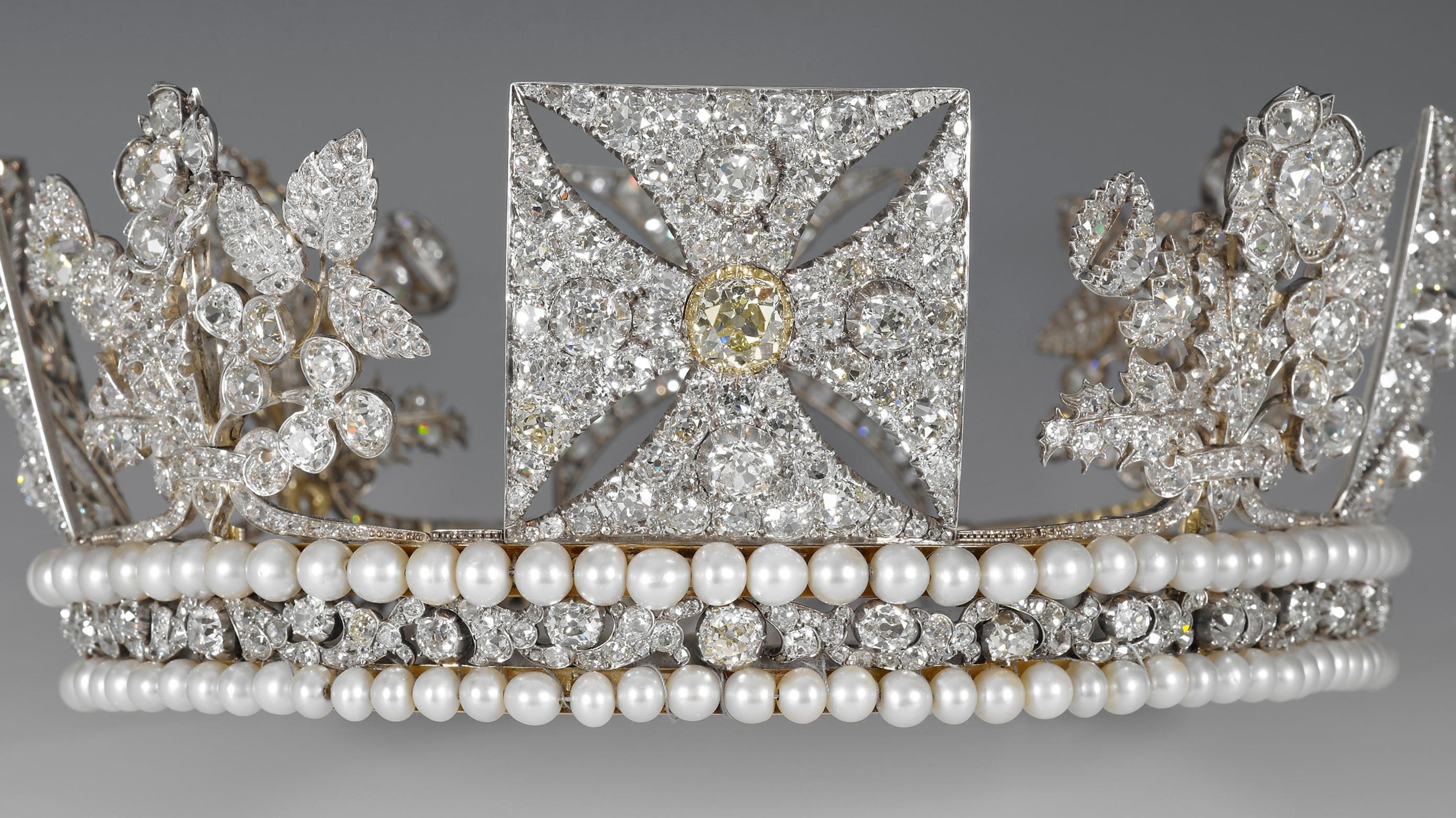 Spectacular royal jewellery spanning 500 years to go on show at Palace