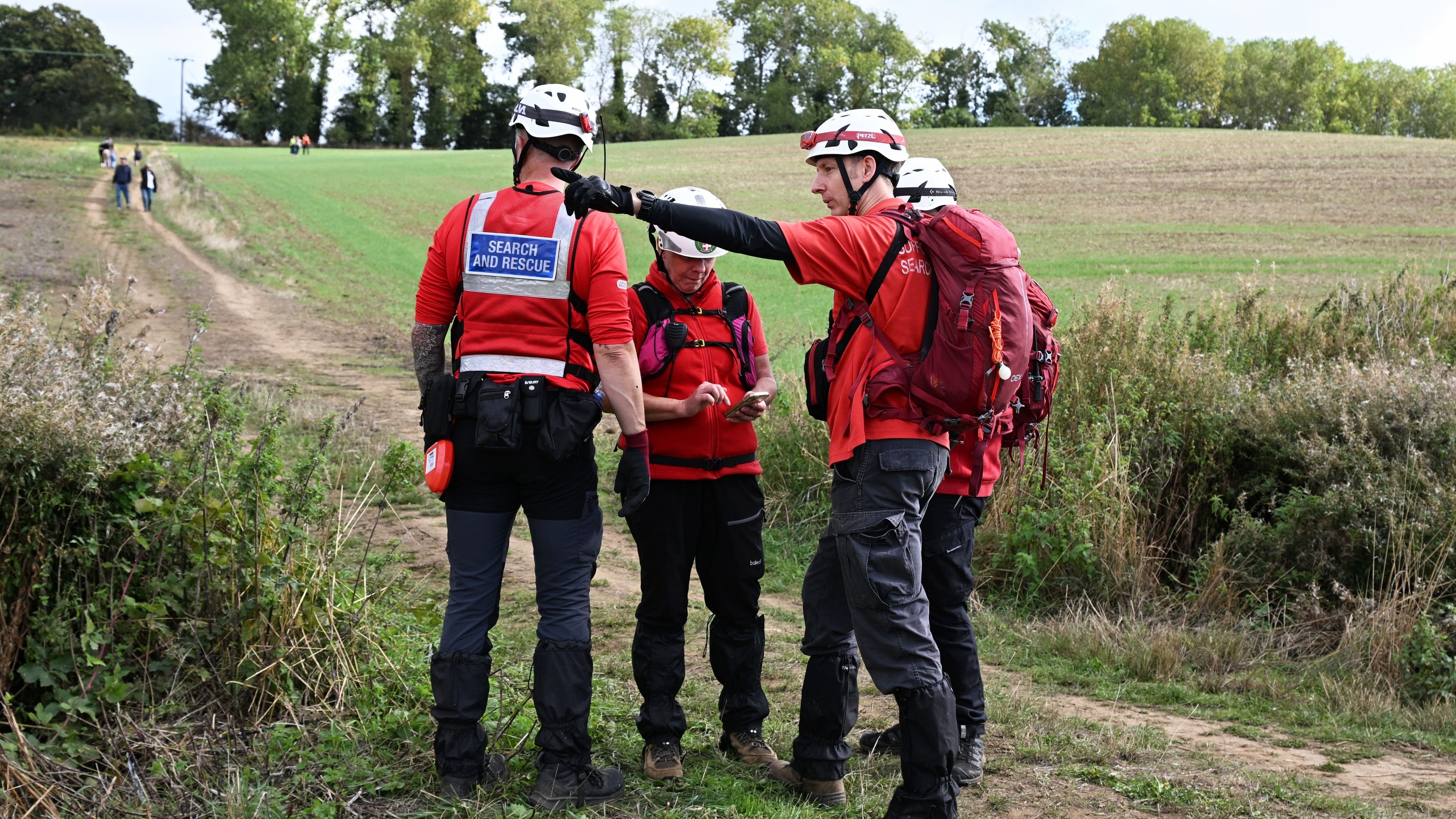 Hundreds of volunteers join search to find missing three-year-old Noah