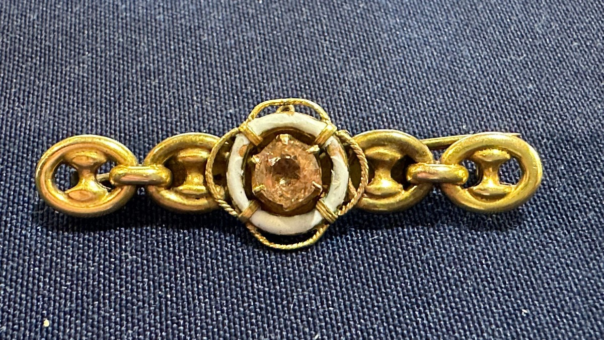 Brooch given to first passenger to board doomed steamship found at roadshow