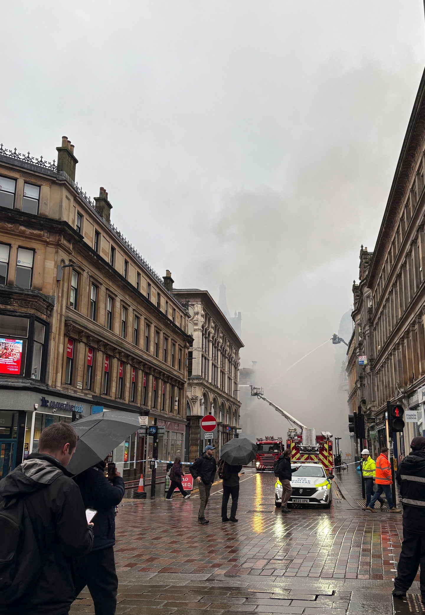 Travel disruption to continue after huge fire near Glasgow Central station 