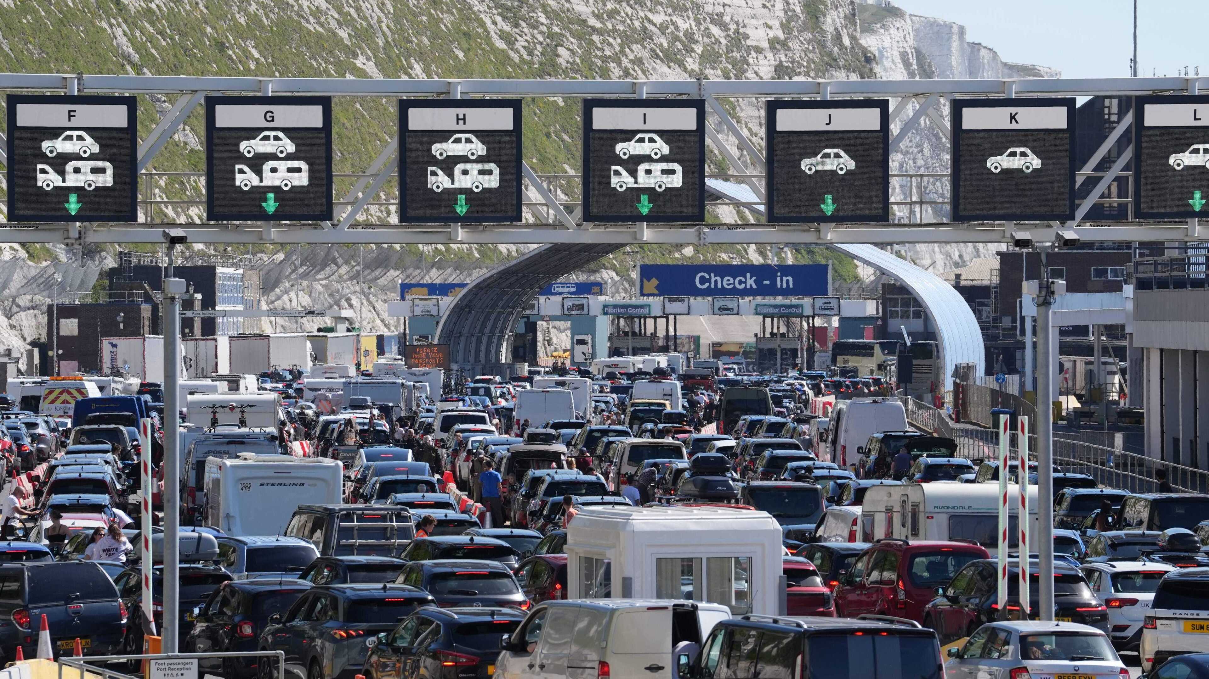 Port of Dover warns ferry passengers of long queues and delays