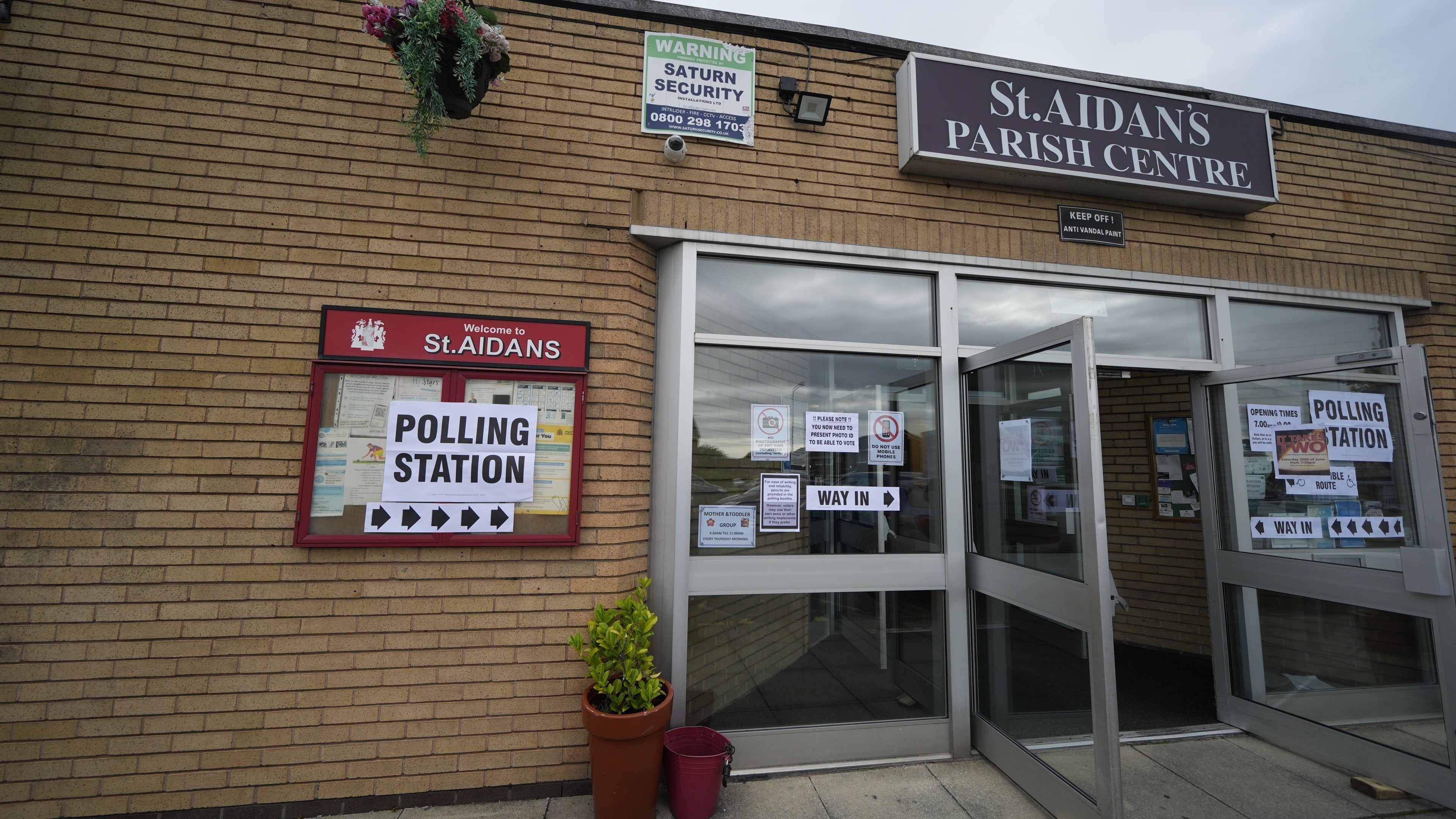 Polls close in Makerfield by-election that could decide Starmer’s future