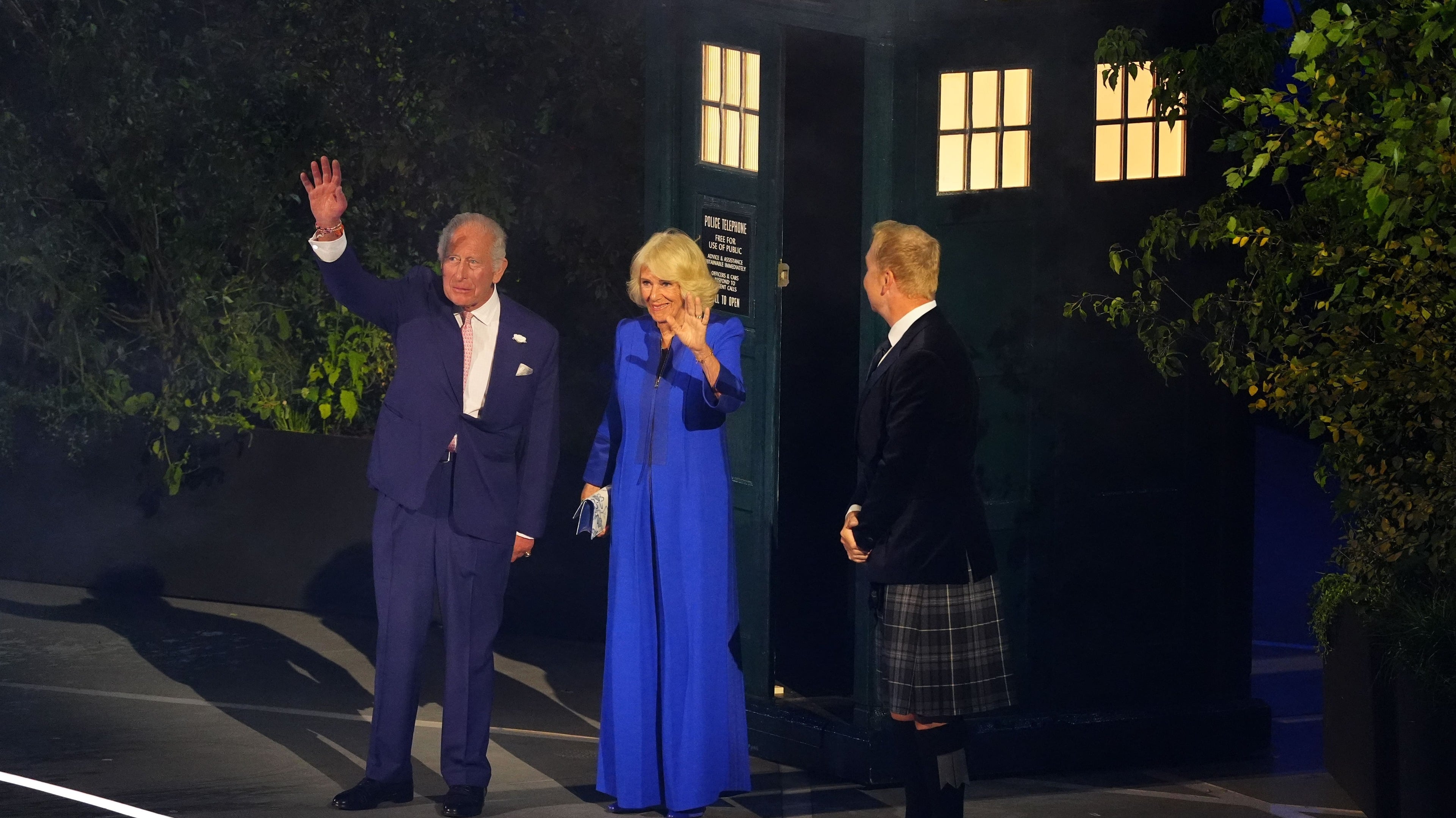 King and Queen emerge from Tardis to begin Commonwealth Games opening ceremony