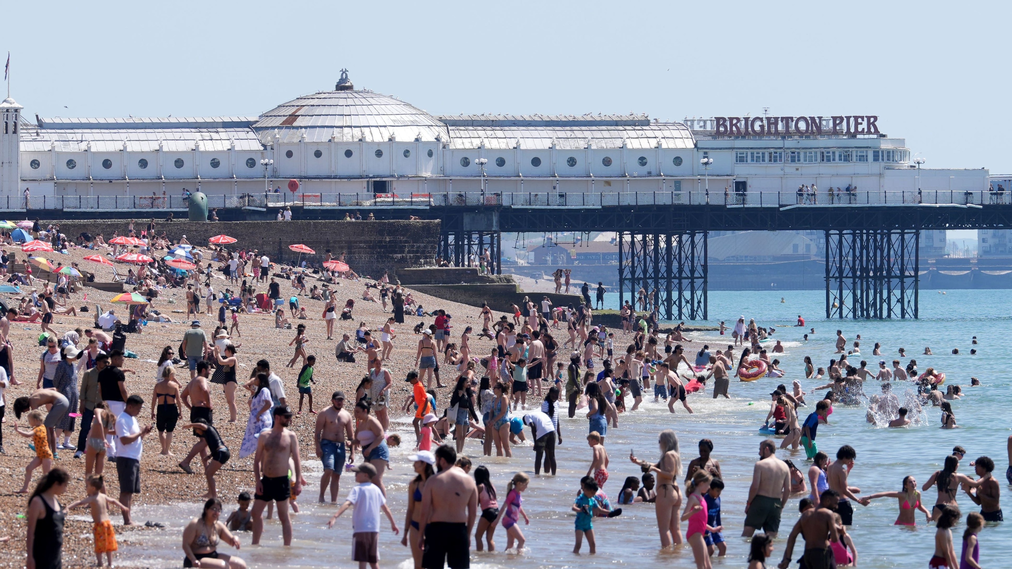 UK heatwave eases after record May temperatures and six water-related deaths