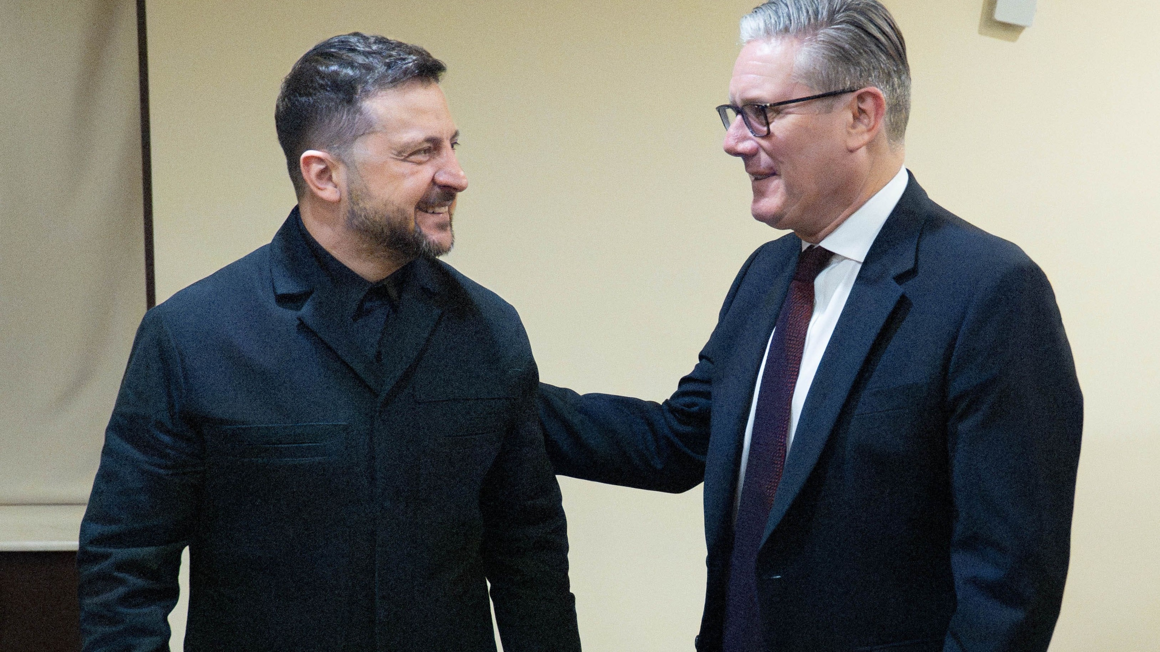 Starmer tells Zelensky UK backs Ukraine in call amid sanctions criticism
