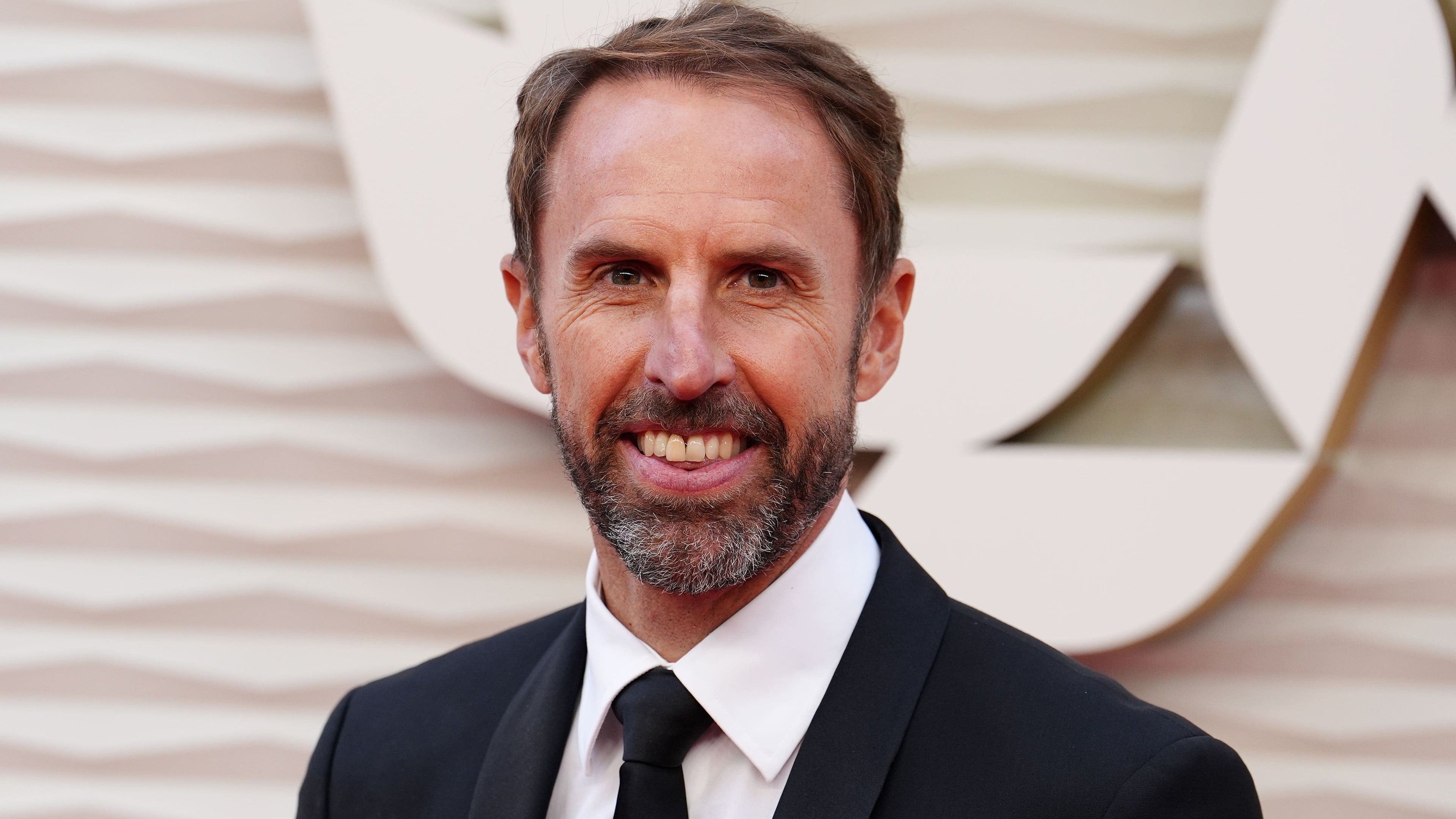 Gareth Southgate keeps a World Cup final ticket option if England qualify