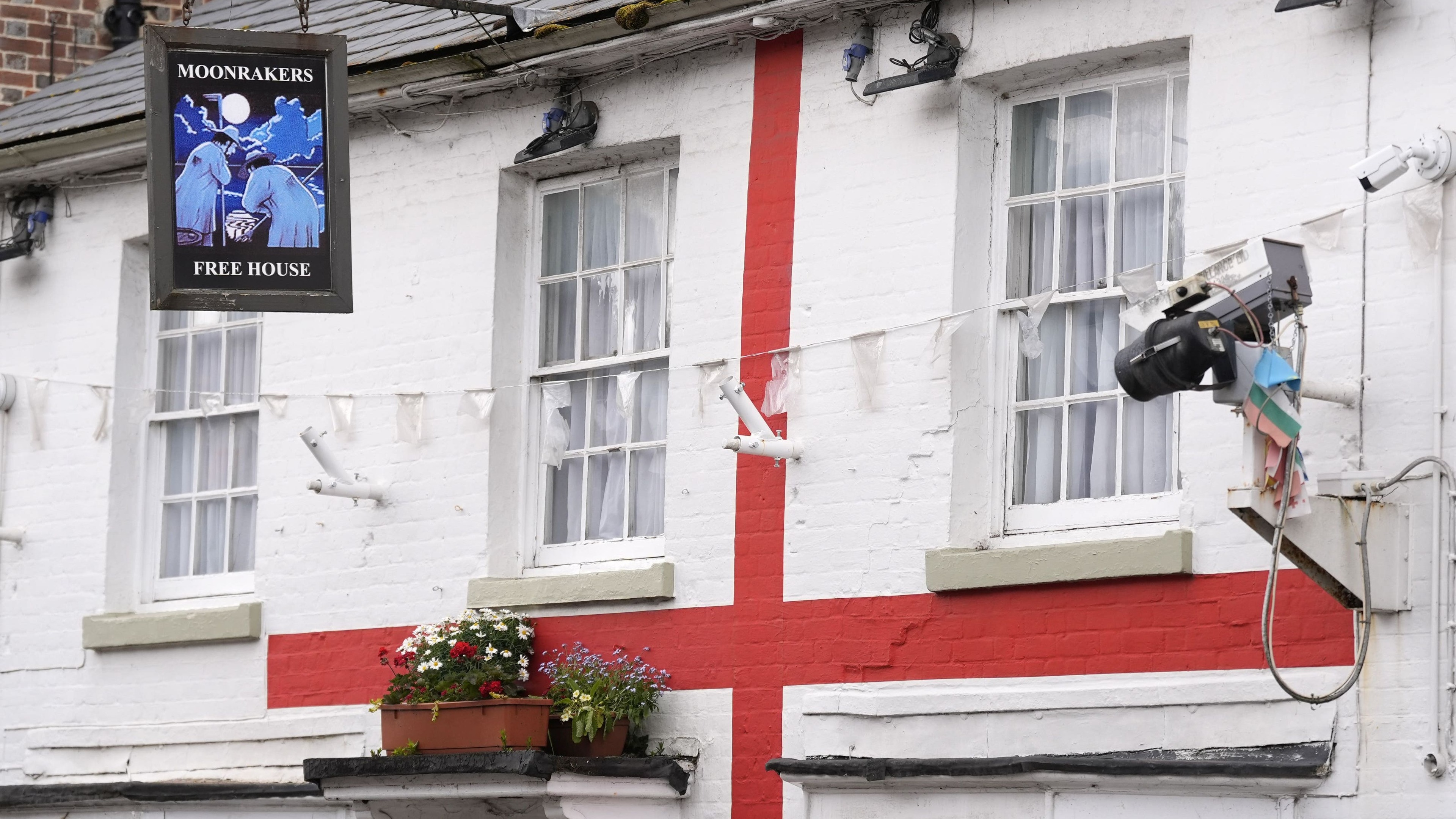 Consent granted for England flag painted across Wiltshire pub