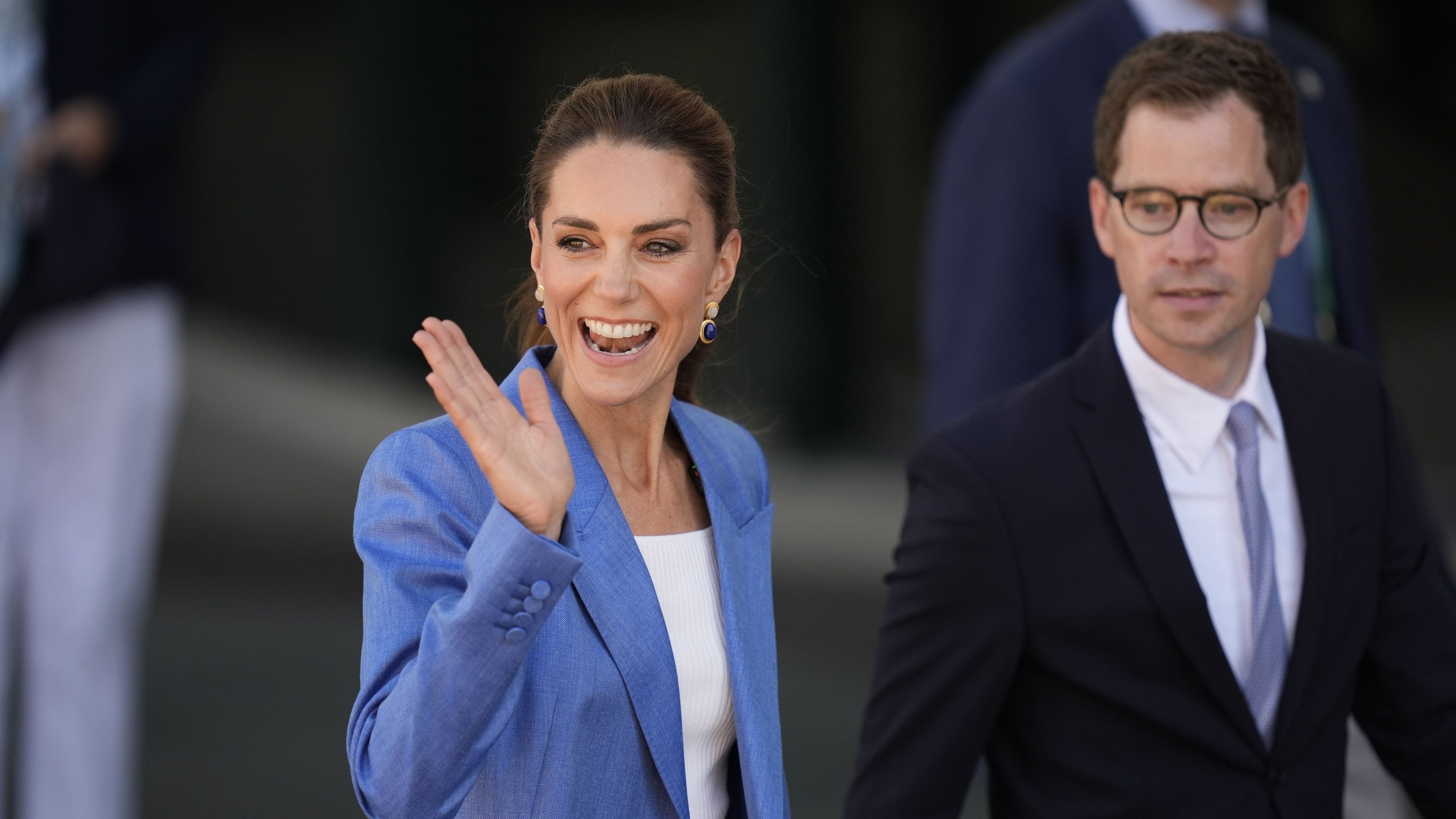 Kate meets Wimbledon queue as fans wait for fourth-day tickets