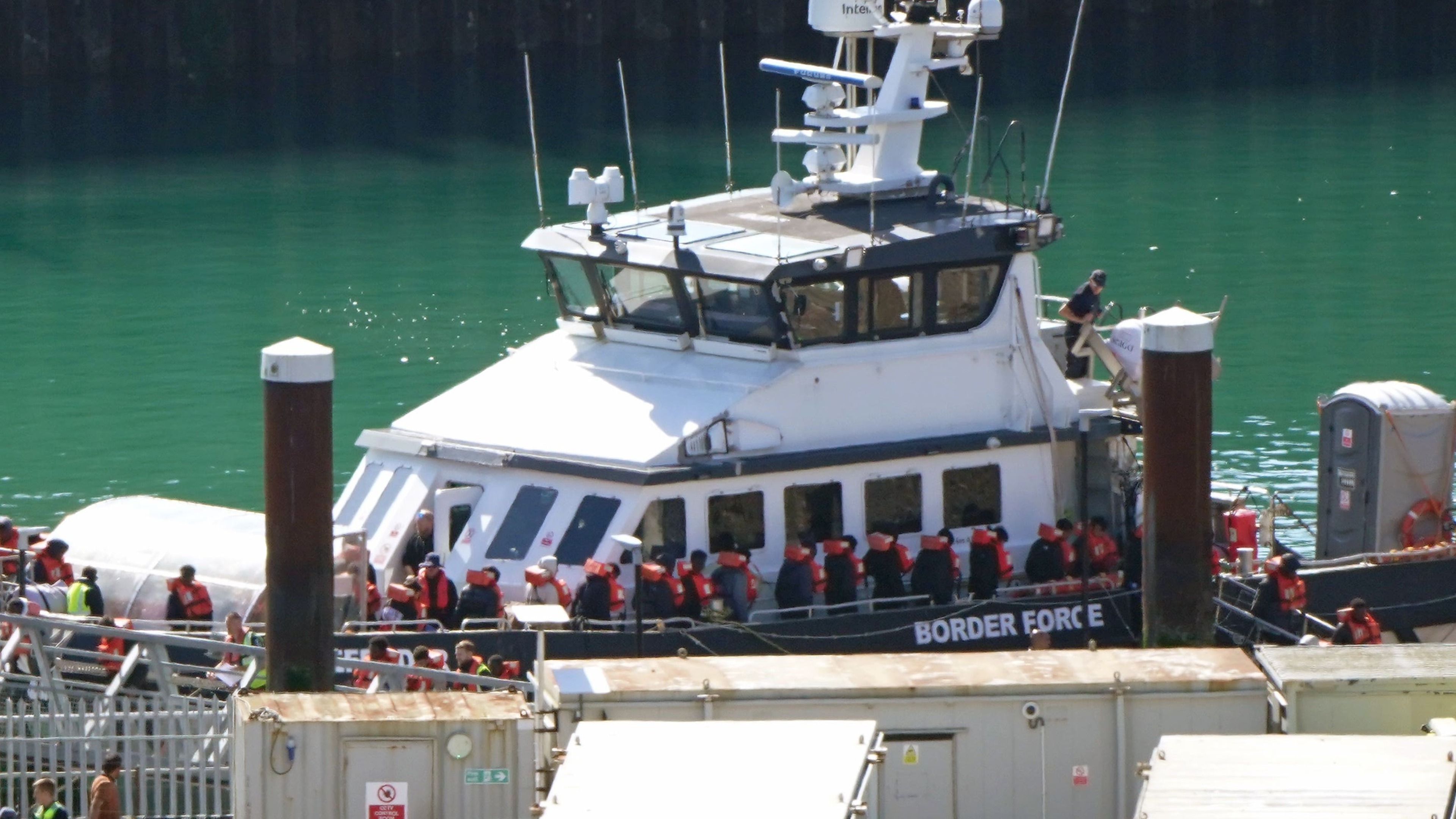 Migrants cross the English Channel for first time in nearly two weeks