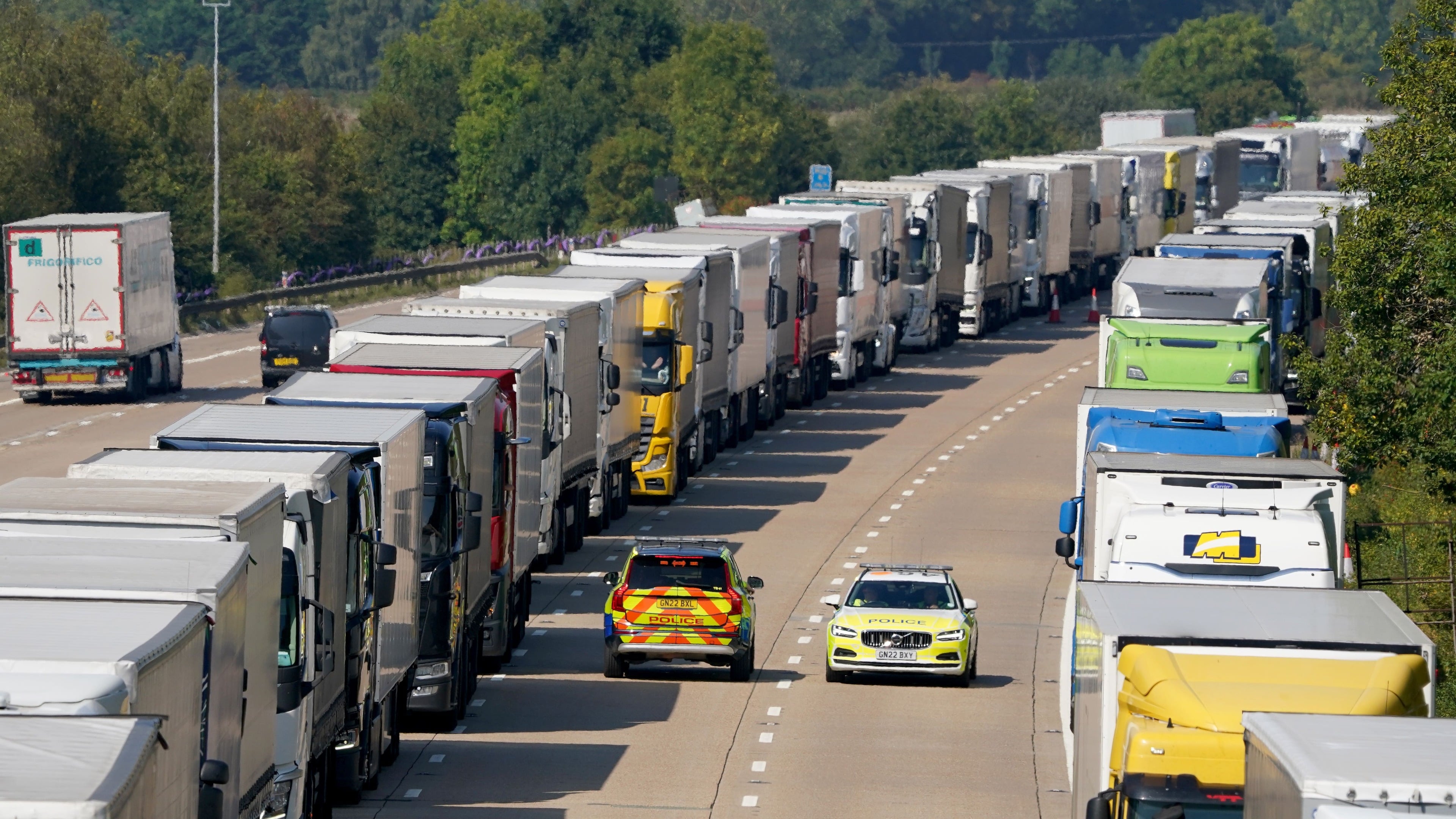 Masked protesters block Dover roads in ‘anti-illegal migrant demo’