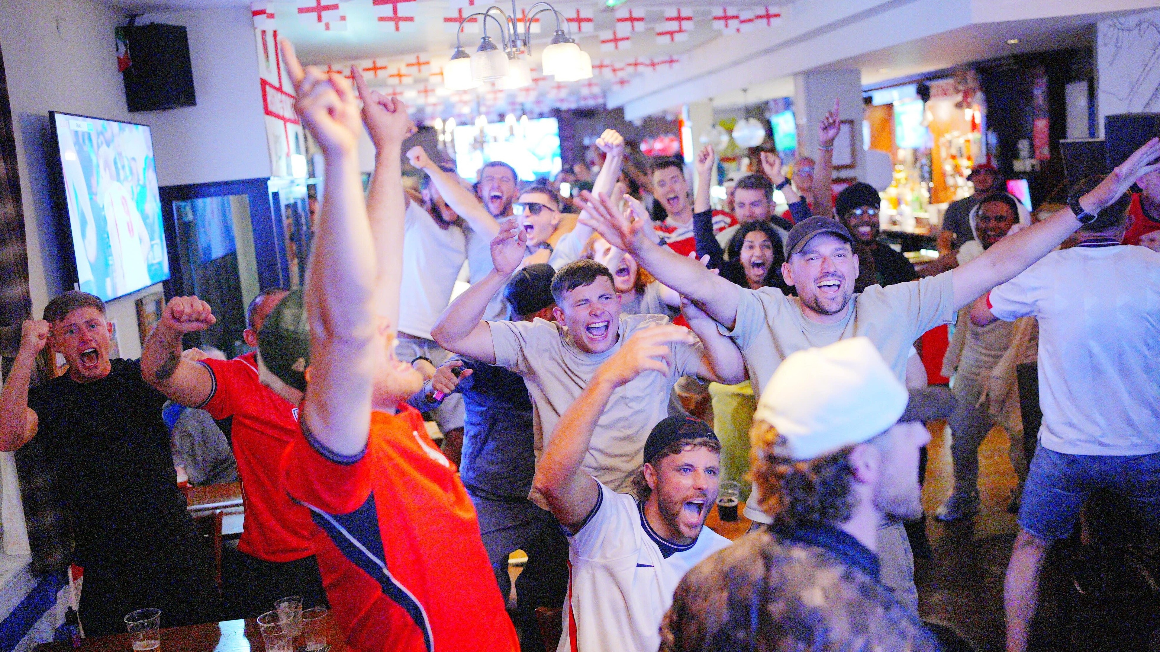 William urges England on to quarter-final after battling win against Mexico