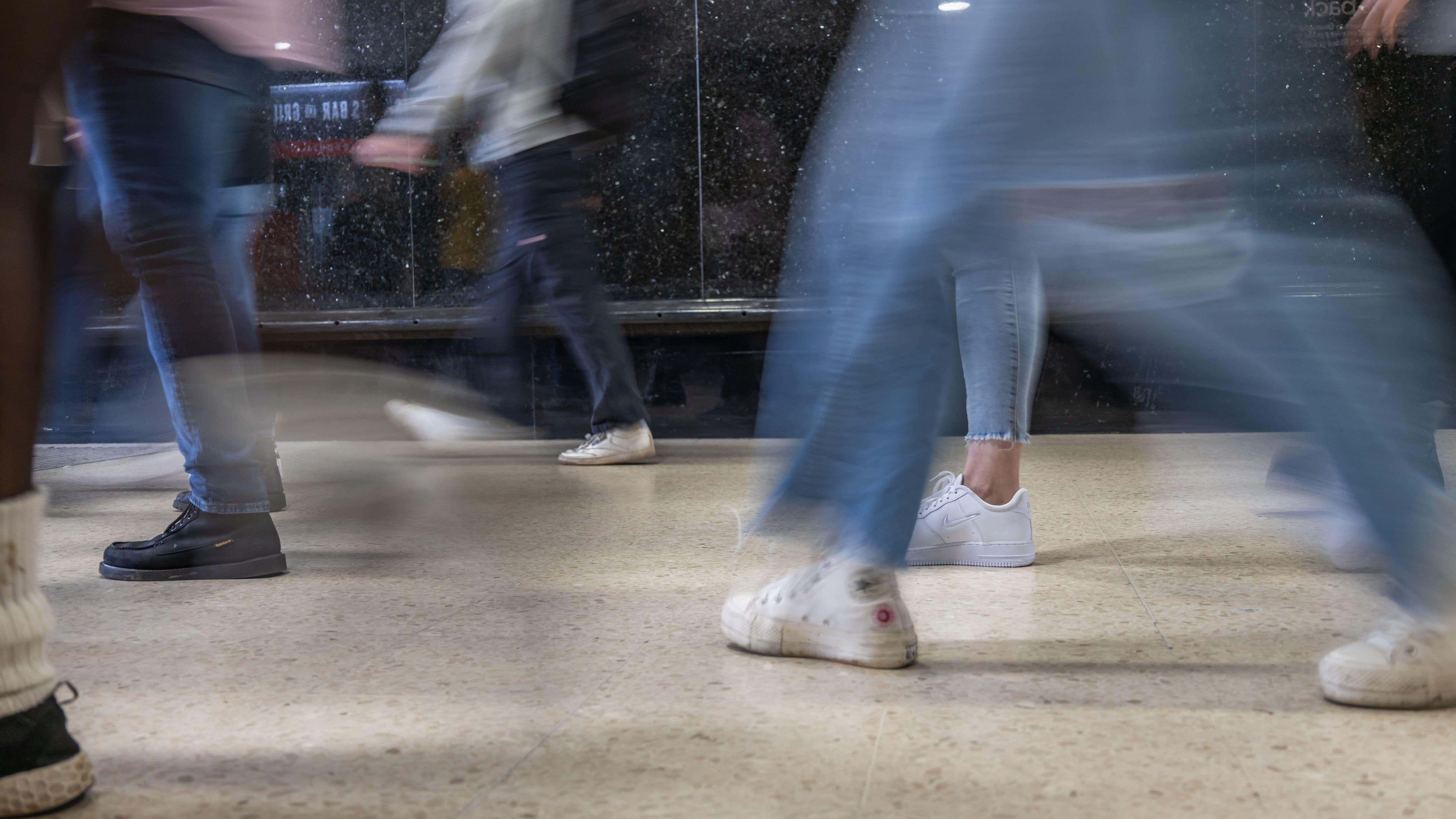 UK population growth slows to slowest pace outside pandemic period since 1998