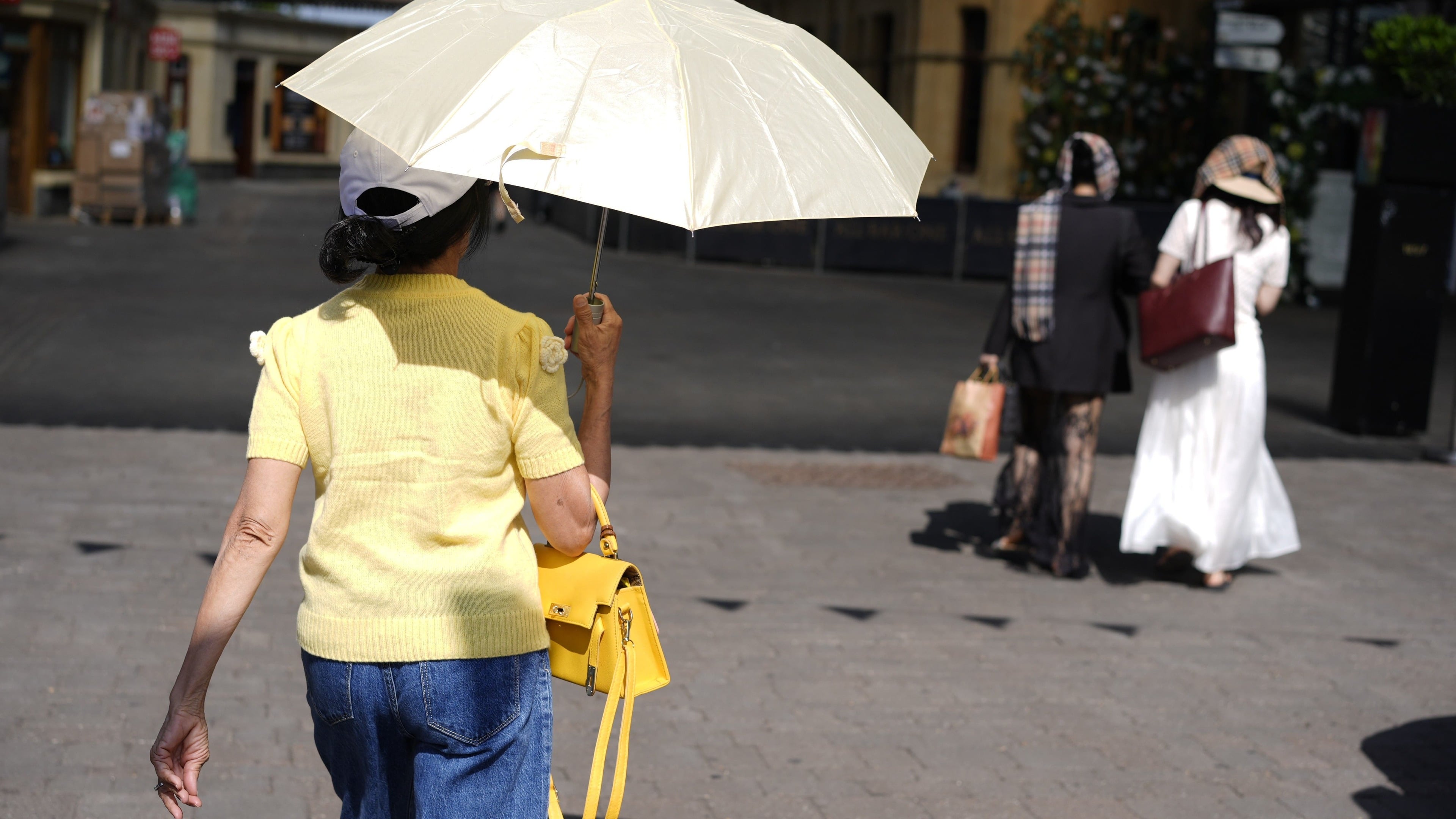 Red heatwave warning issued as temperatures expected to peak near 38C