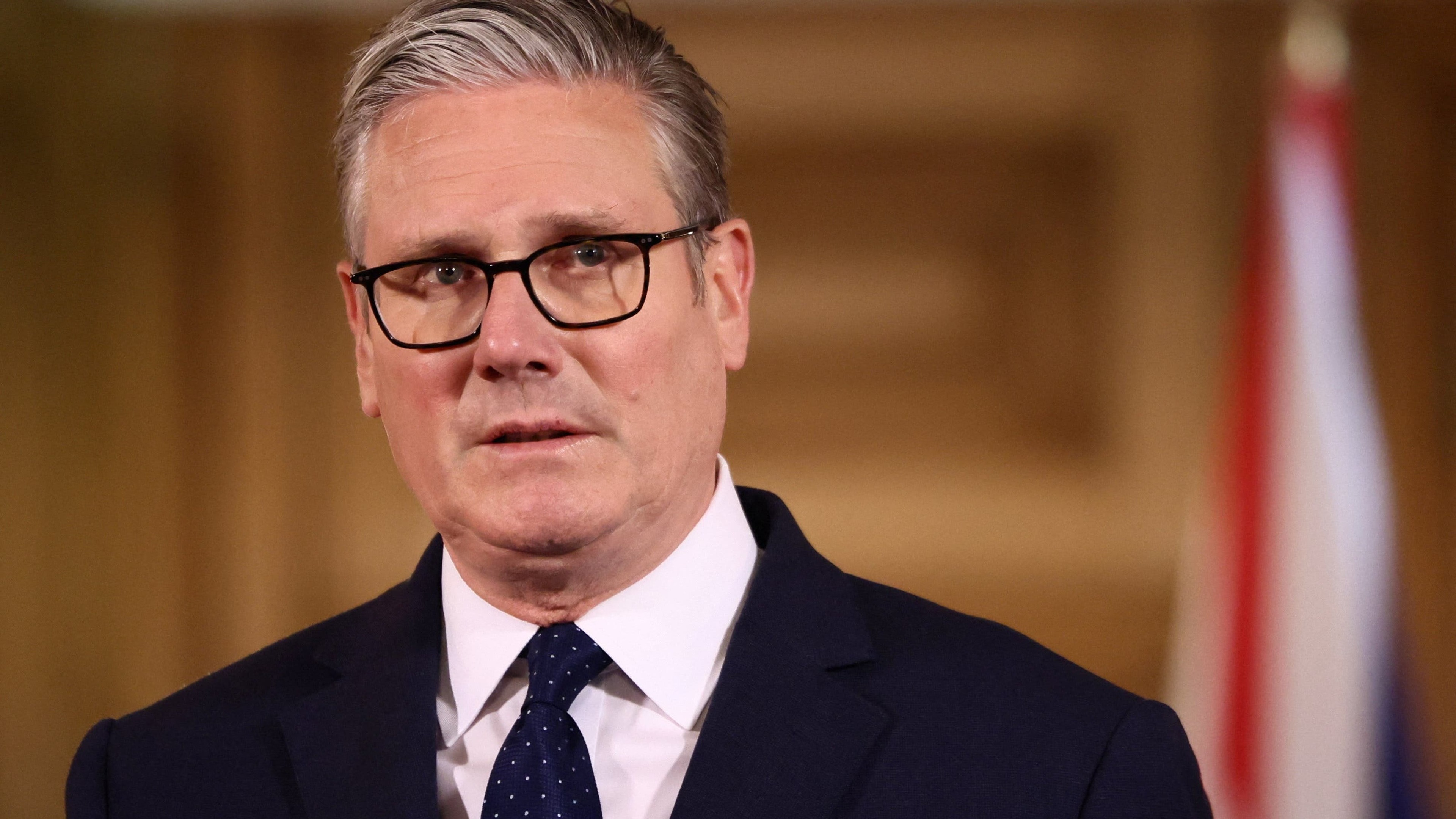 Minister warns Labour MPs against ‘doomscrolling through leaders’