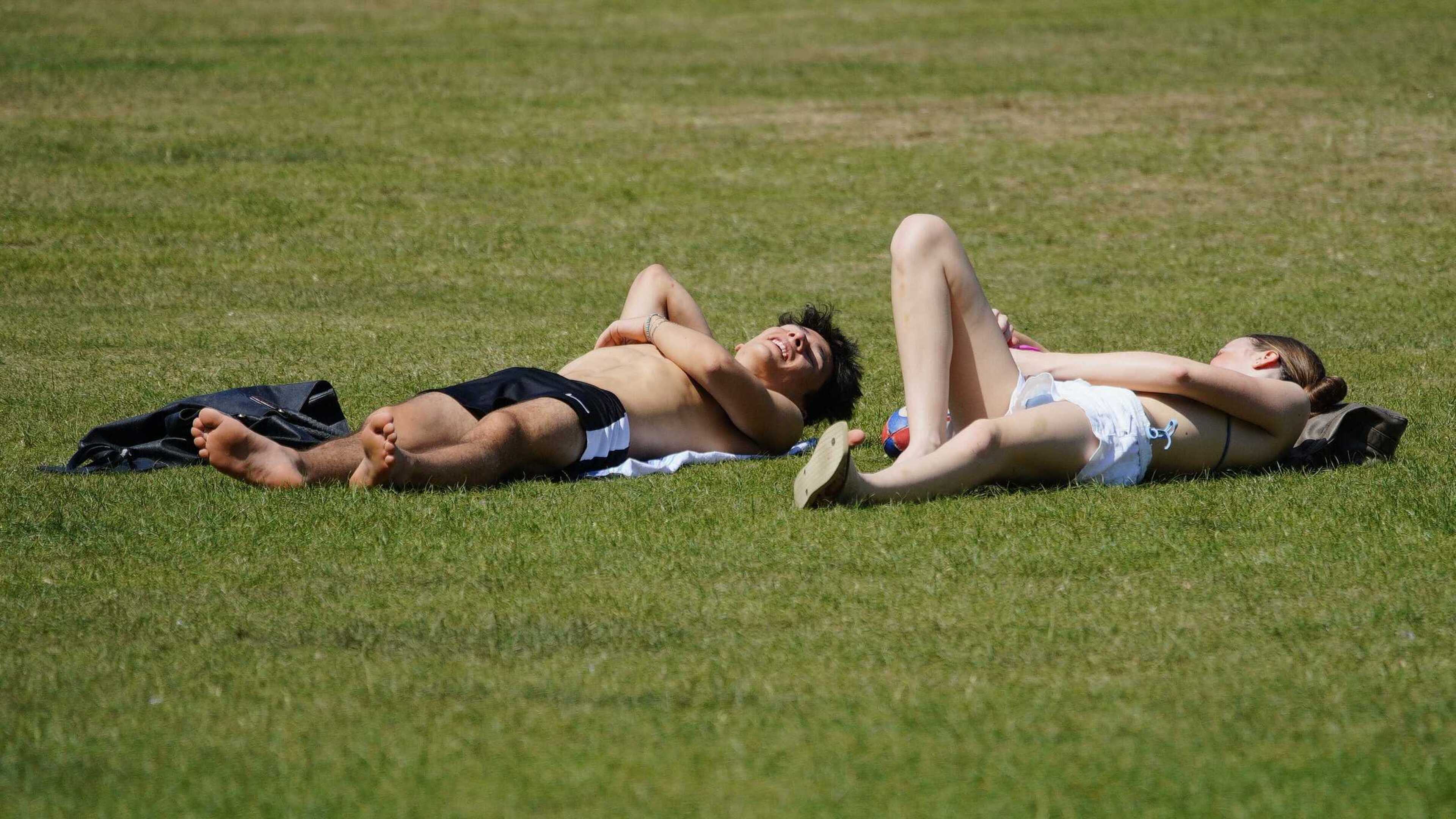 Rare UK red health warning issued as heatwave brings very warm nights
