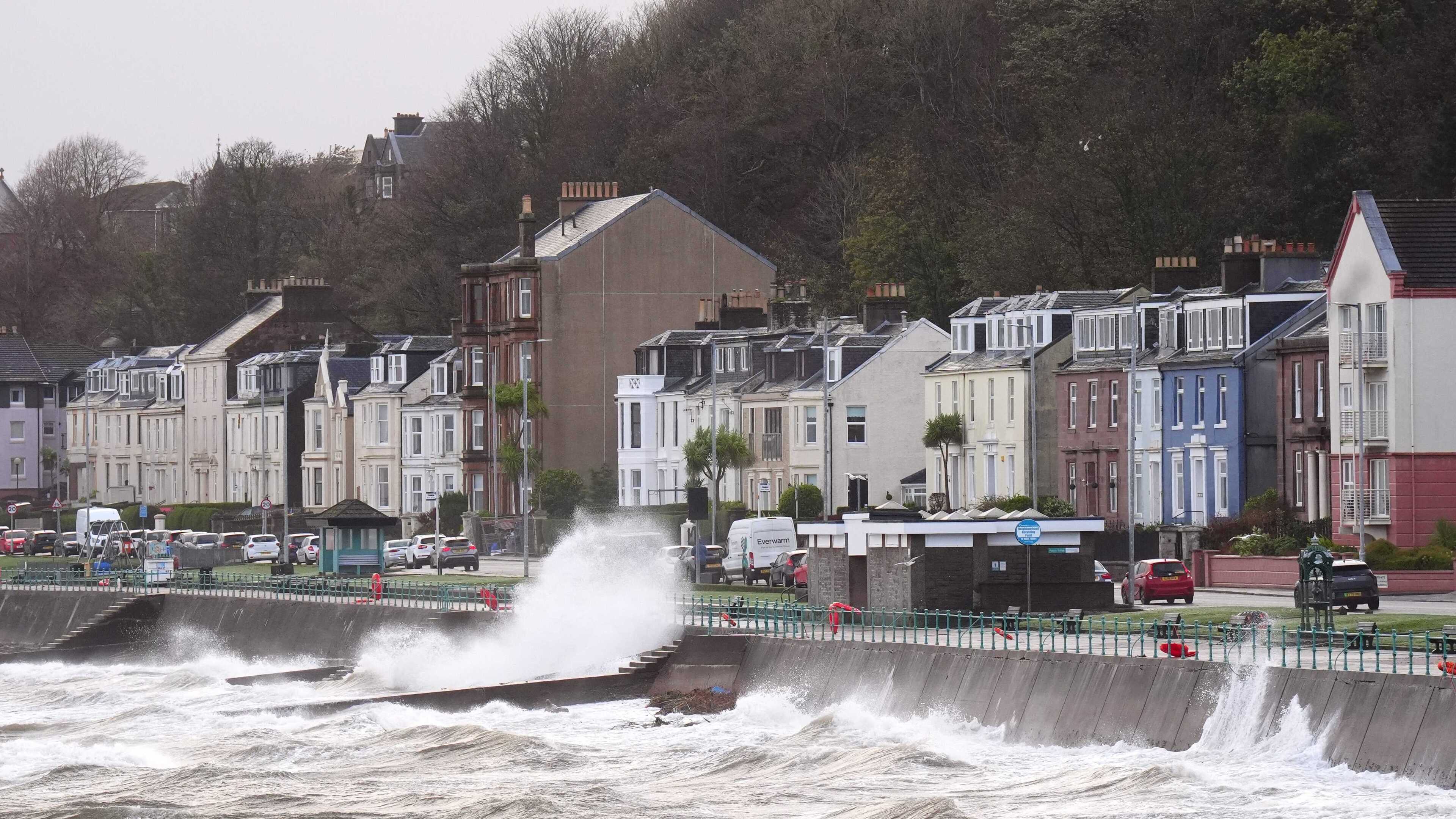 At least 6,000 homes across central and southern Scotland without power