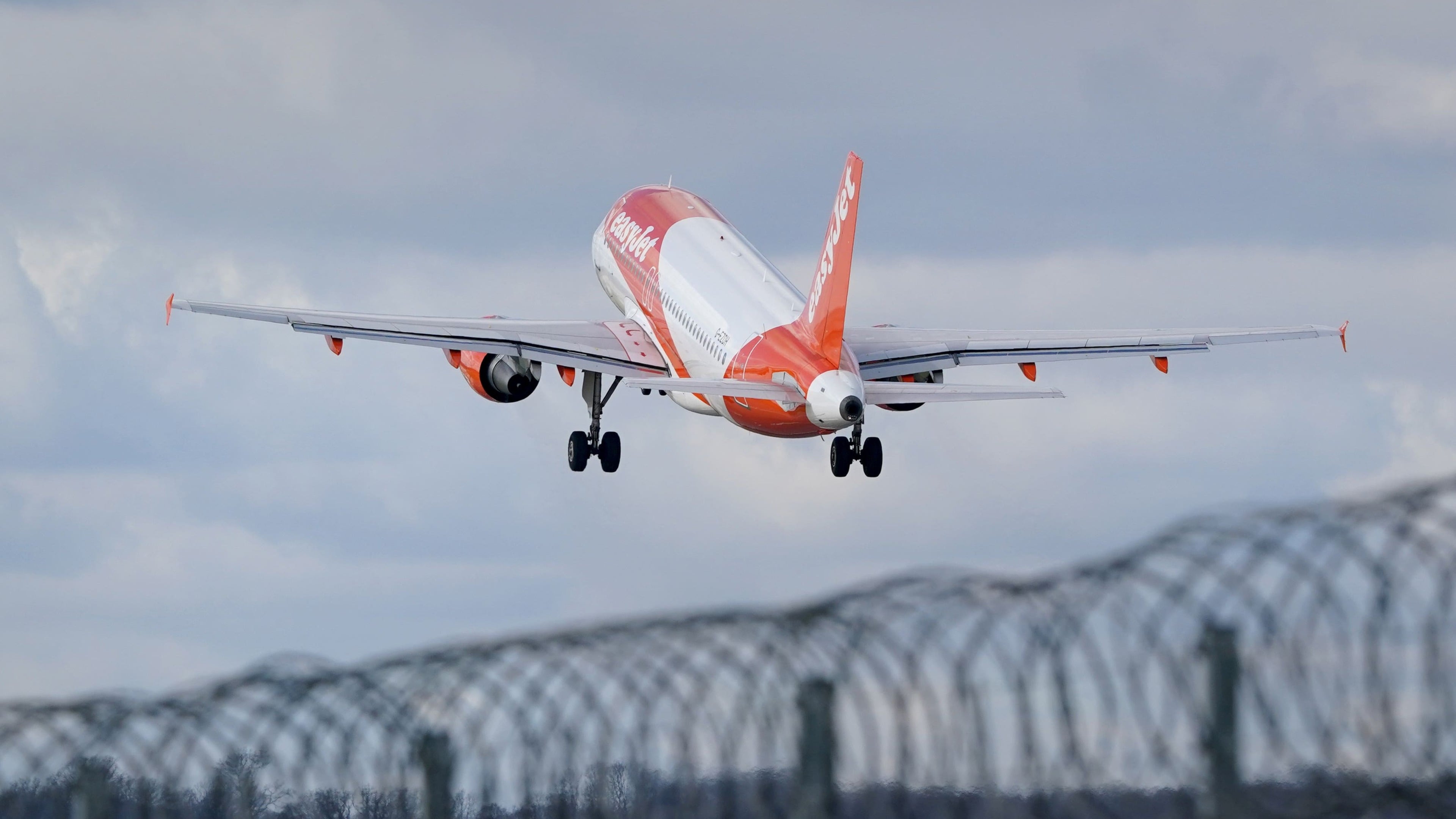 Airlines react after second UK air traffic control incident in two weeks