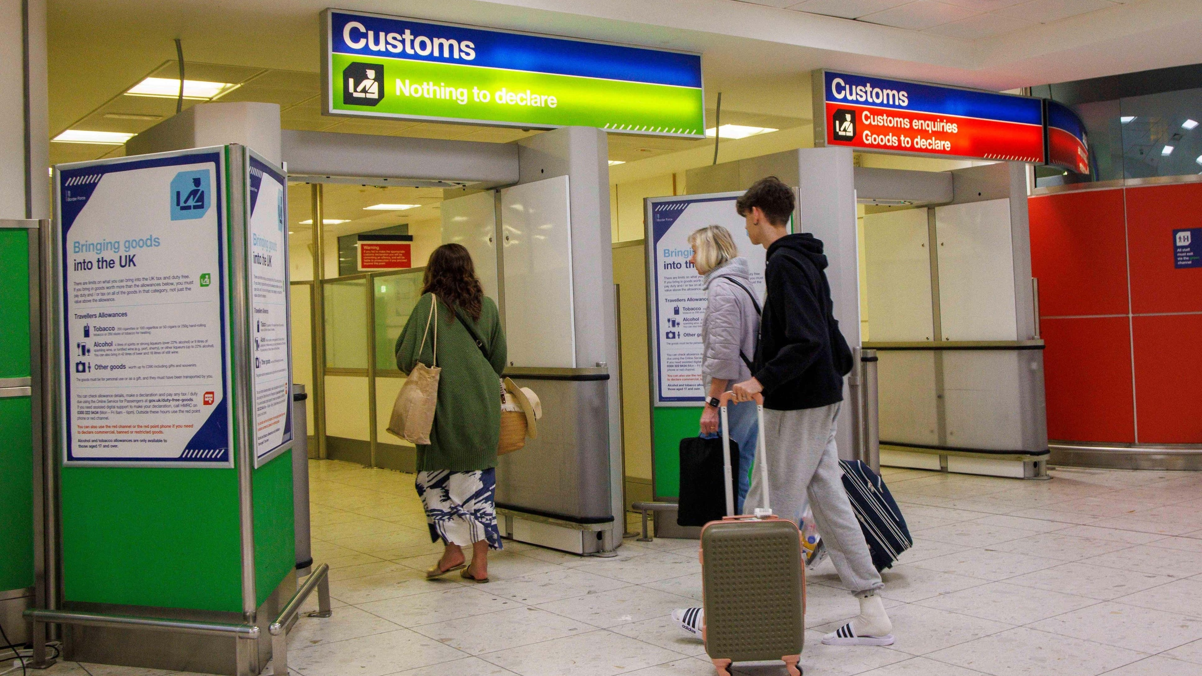 UK net migration falls sharply, continuing a downward trend since 2023