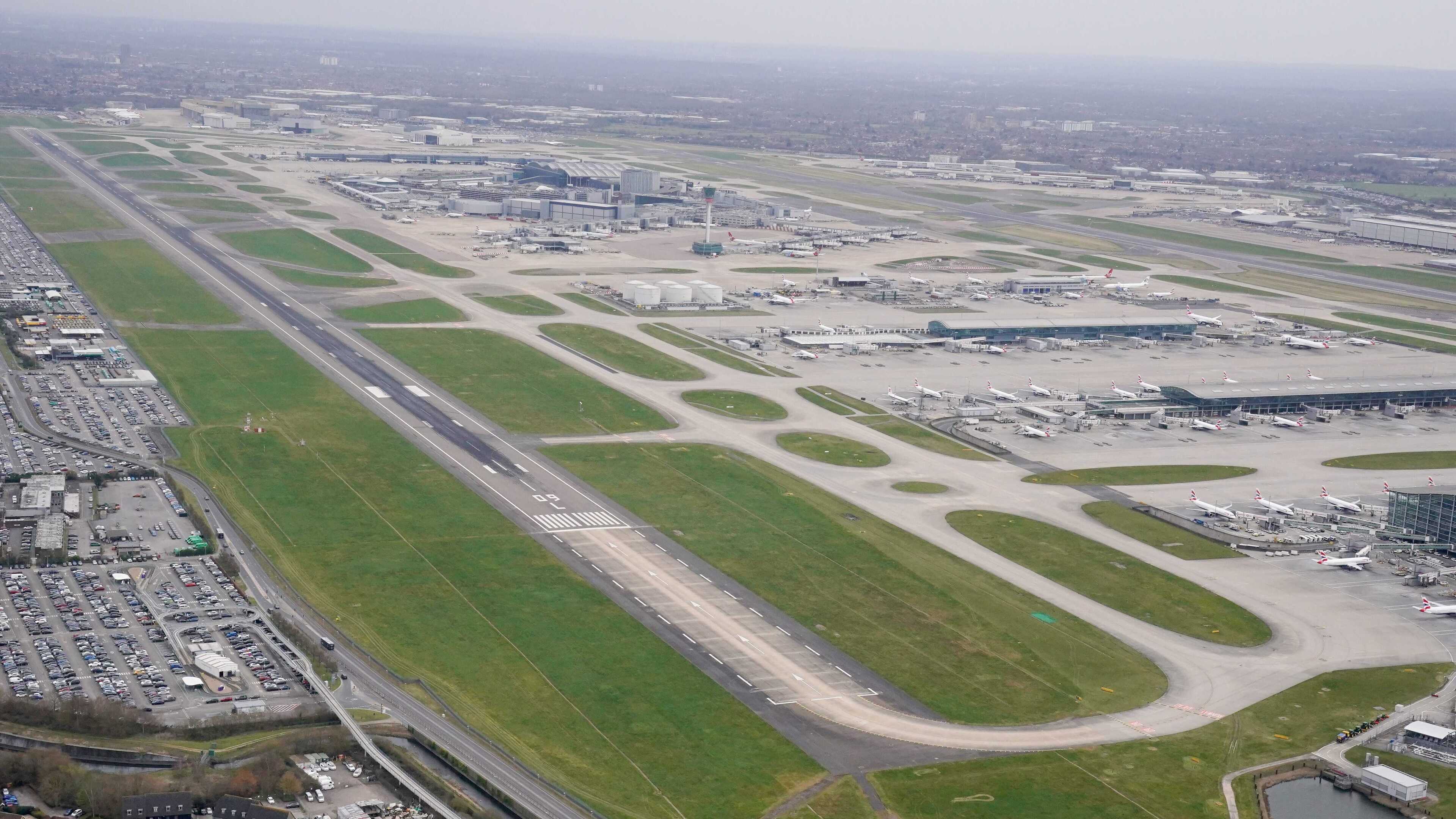 Report says Heathrow expansion could cause UK to miss aviation climate targets