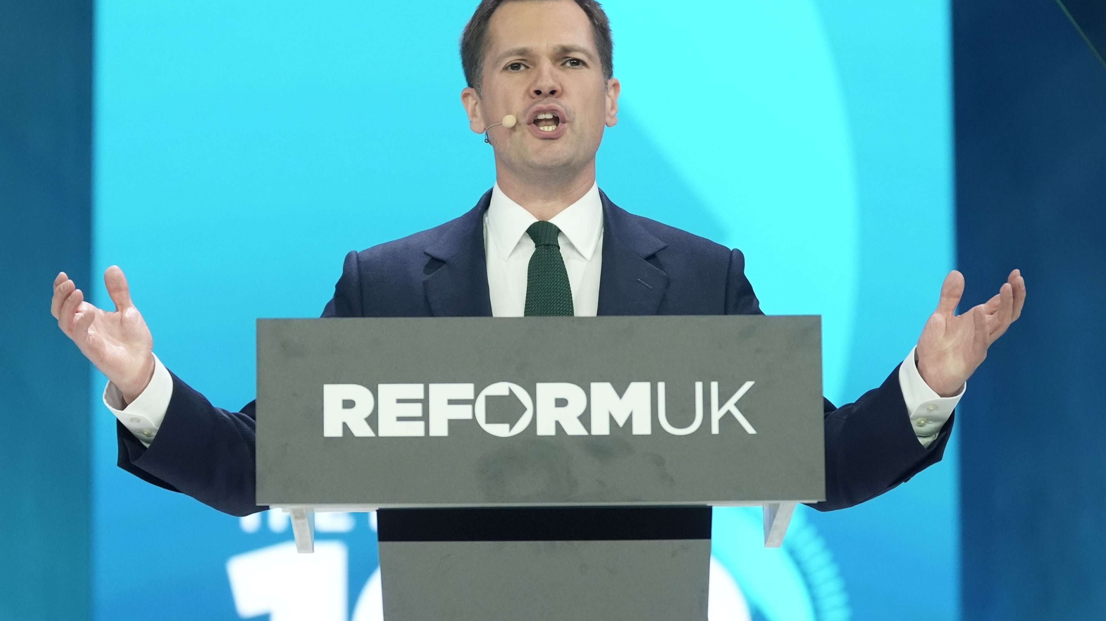 ‘Boohoo’: Jenrick mocks protester after clip shows Reform audience pulling hair