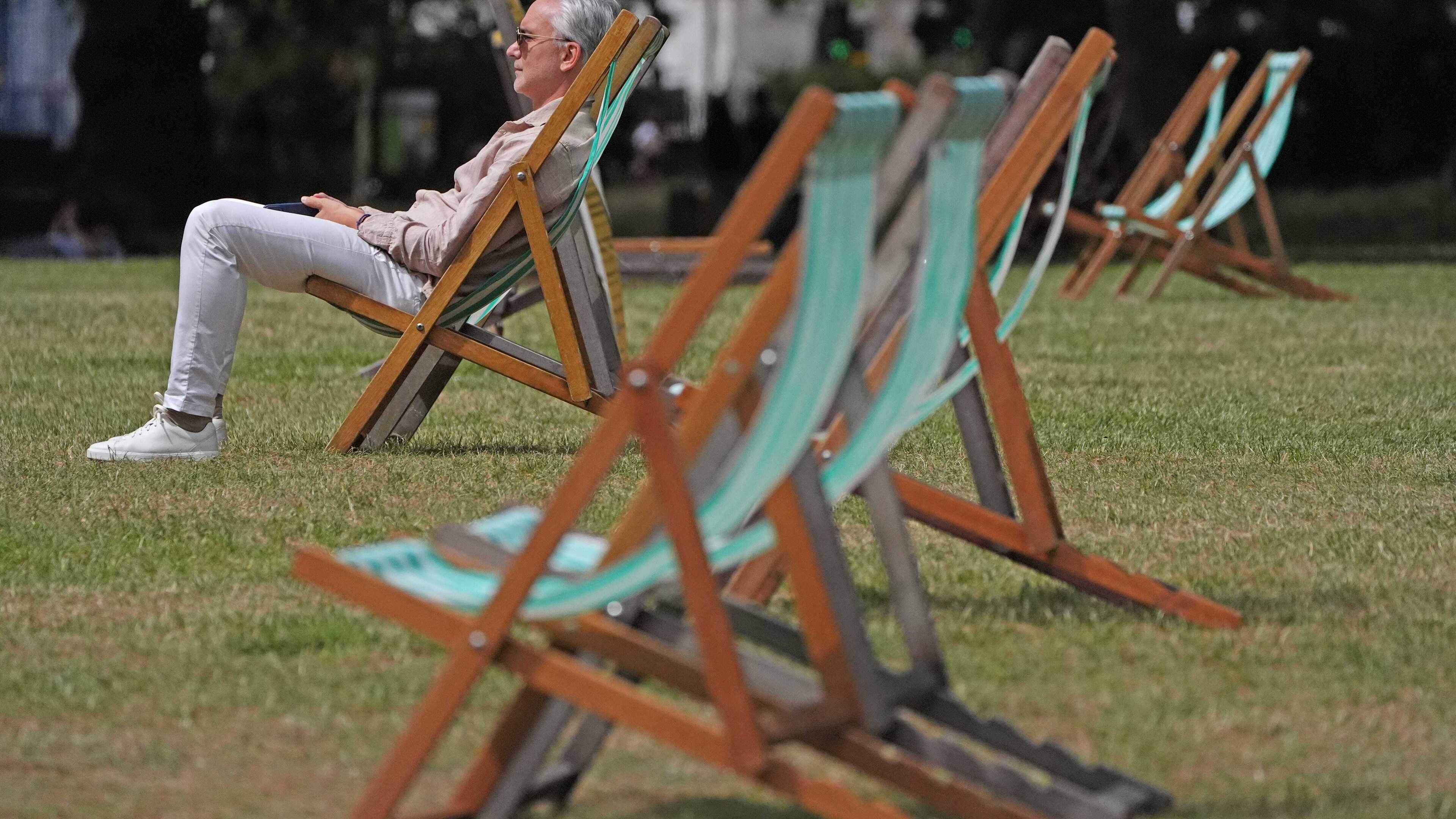 Forecast for another heatwave as hosepipe ban is announced, with temperatures near 34C