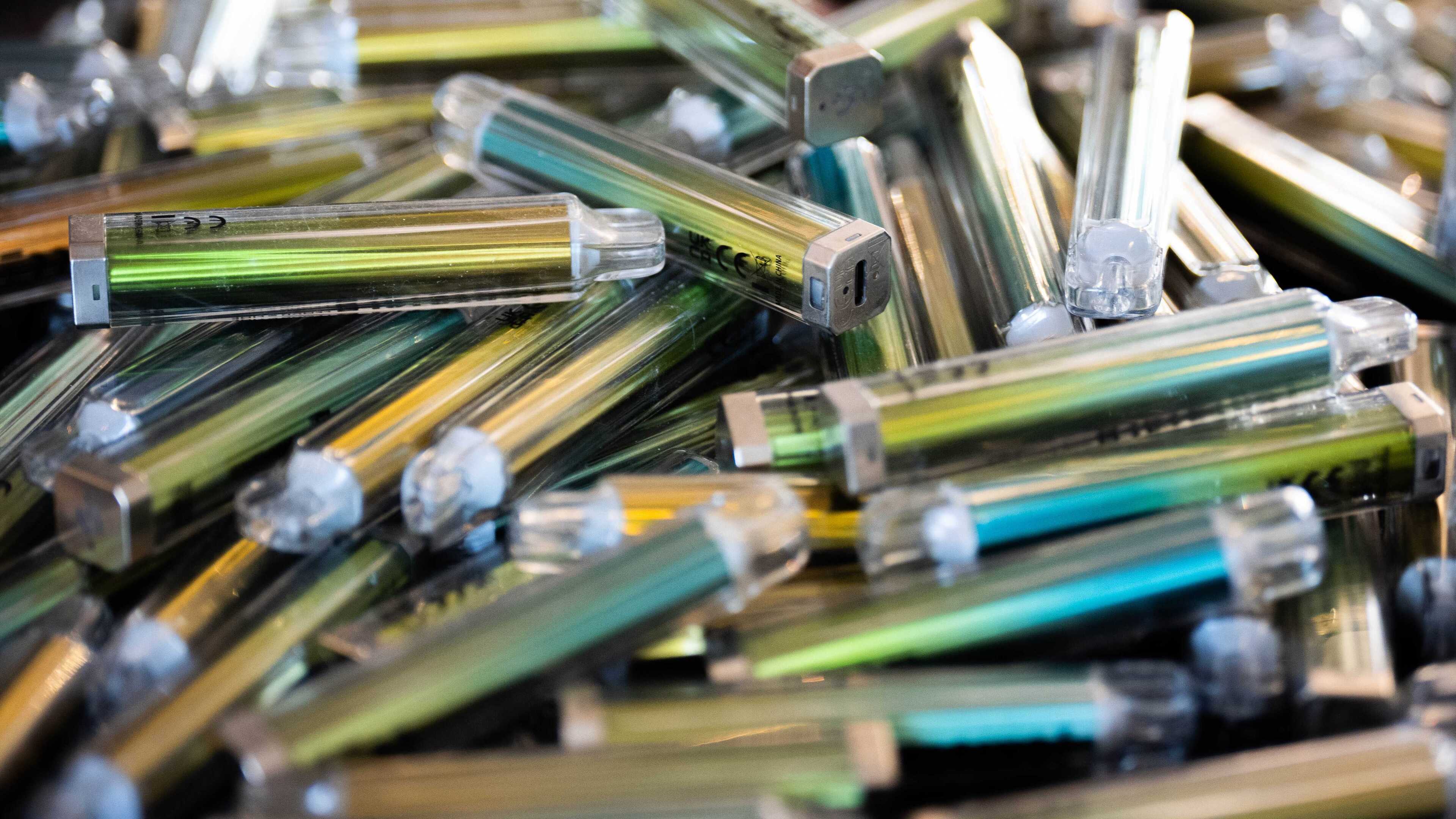 AI bots generate most responses to UK consultation on disposable vape restrictions
