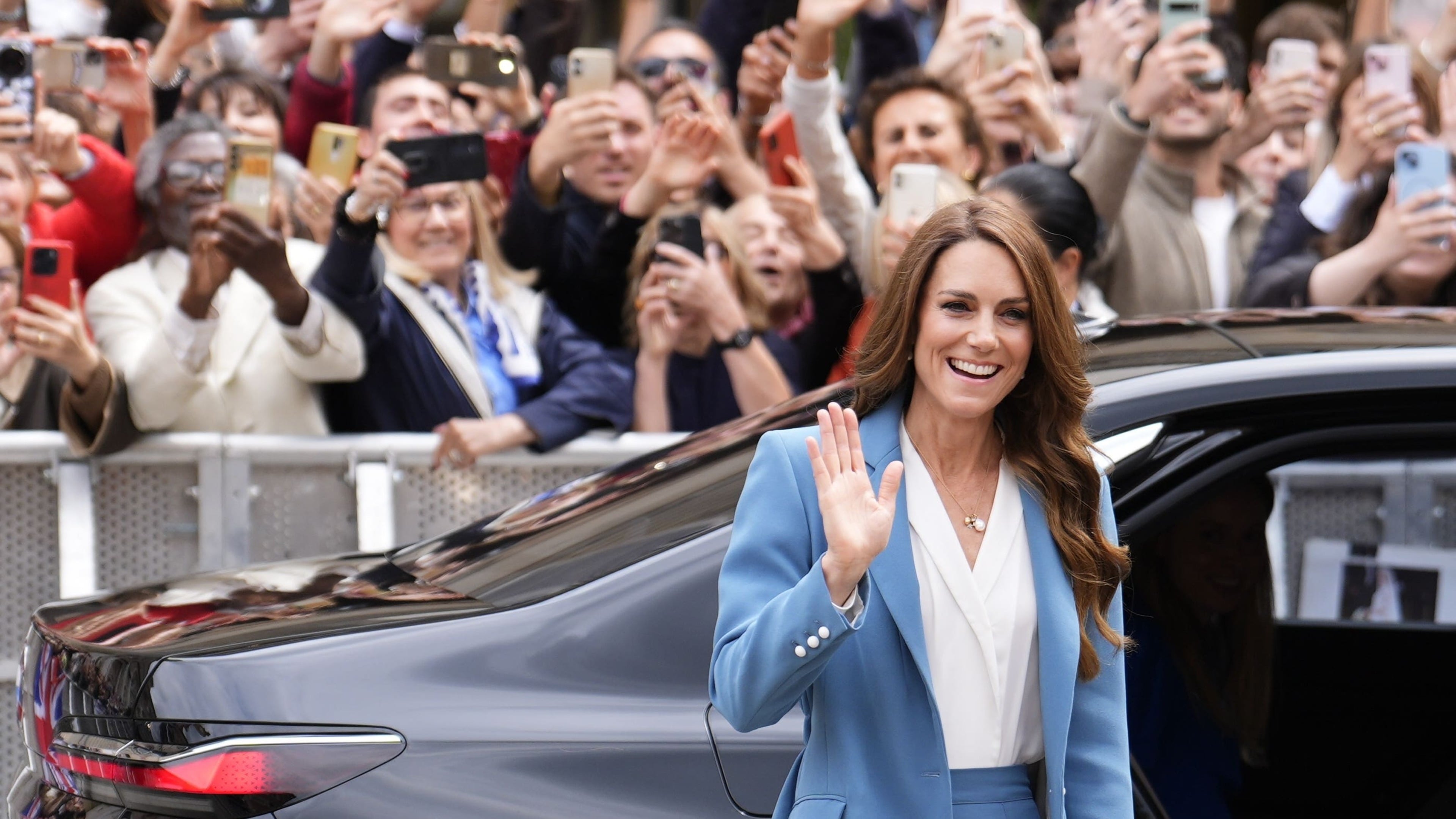 Kate visits Reggio Emilia in Italy, receiving warm welcome on return to foreign tours