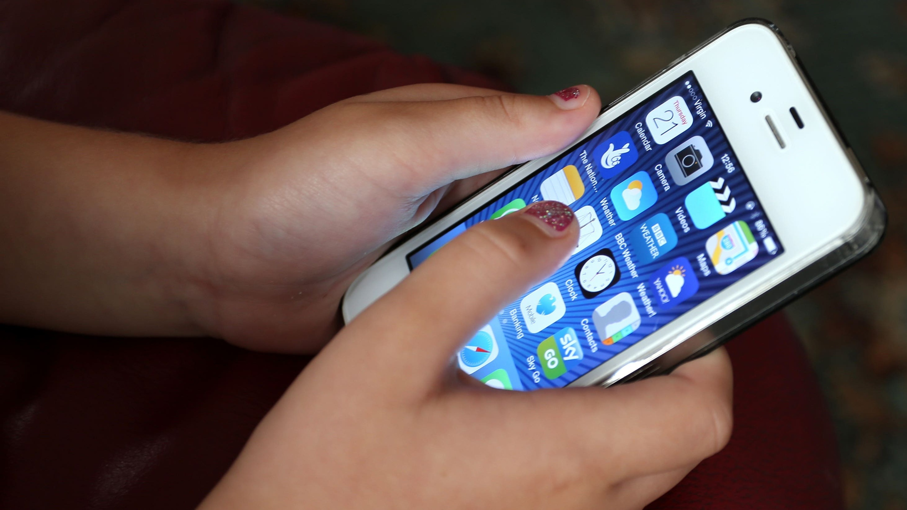 Alan Milburn says youth joblessness is linked to constant bedroom smartphone scrolling