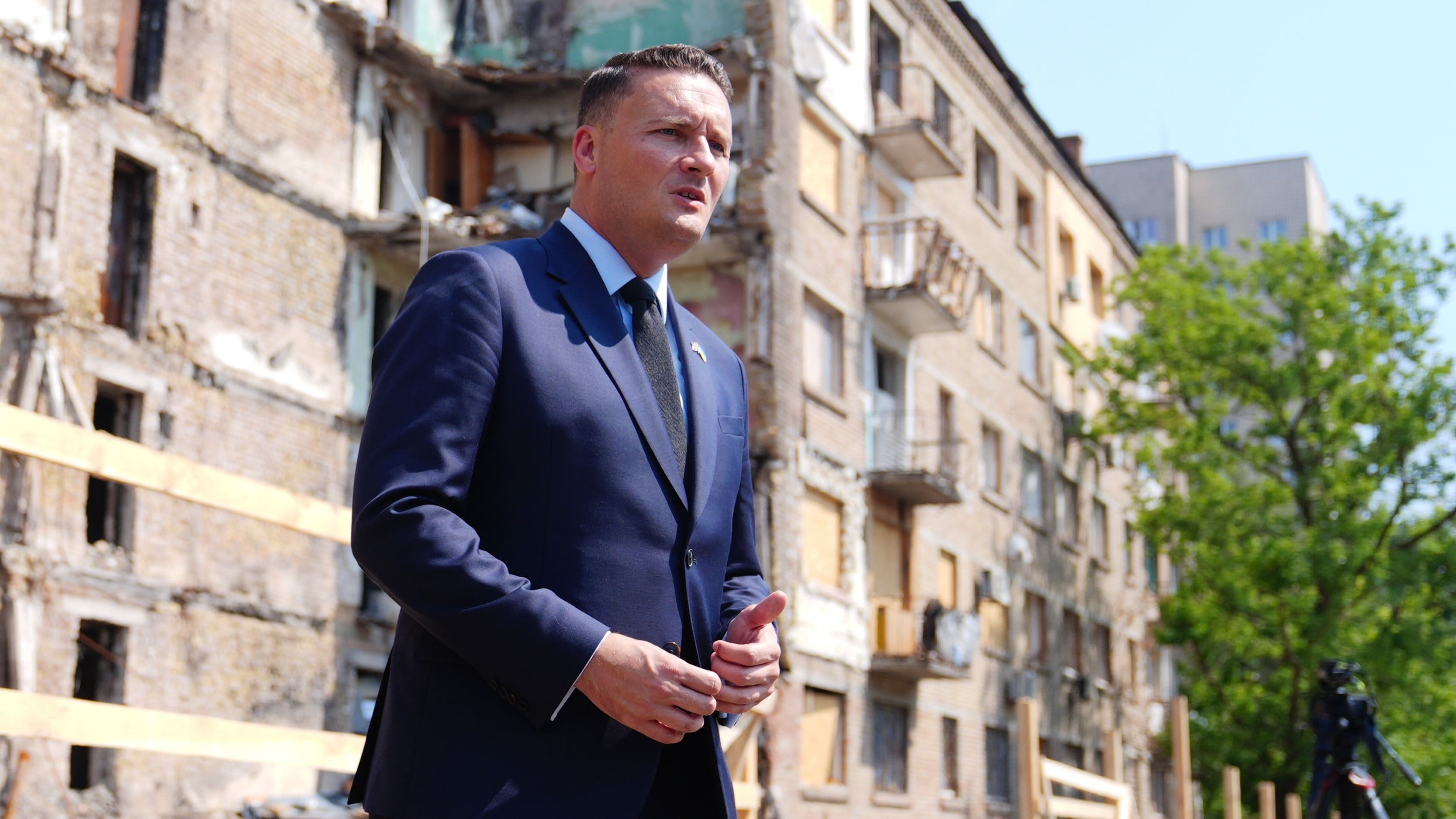 Volodymyr Zelensky hosts meeting with new Defence Secretary in Kyiv