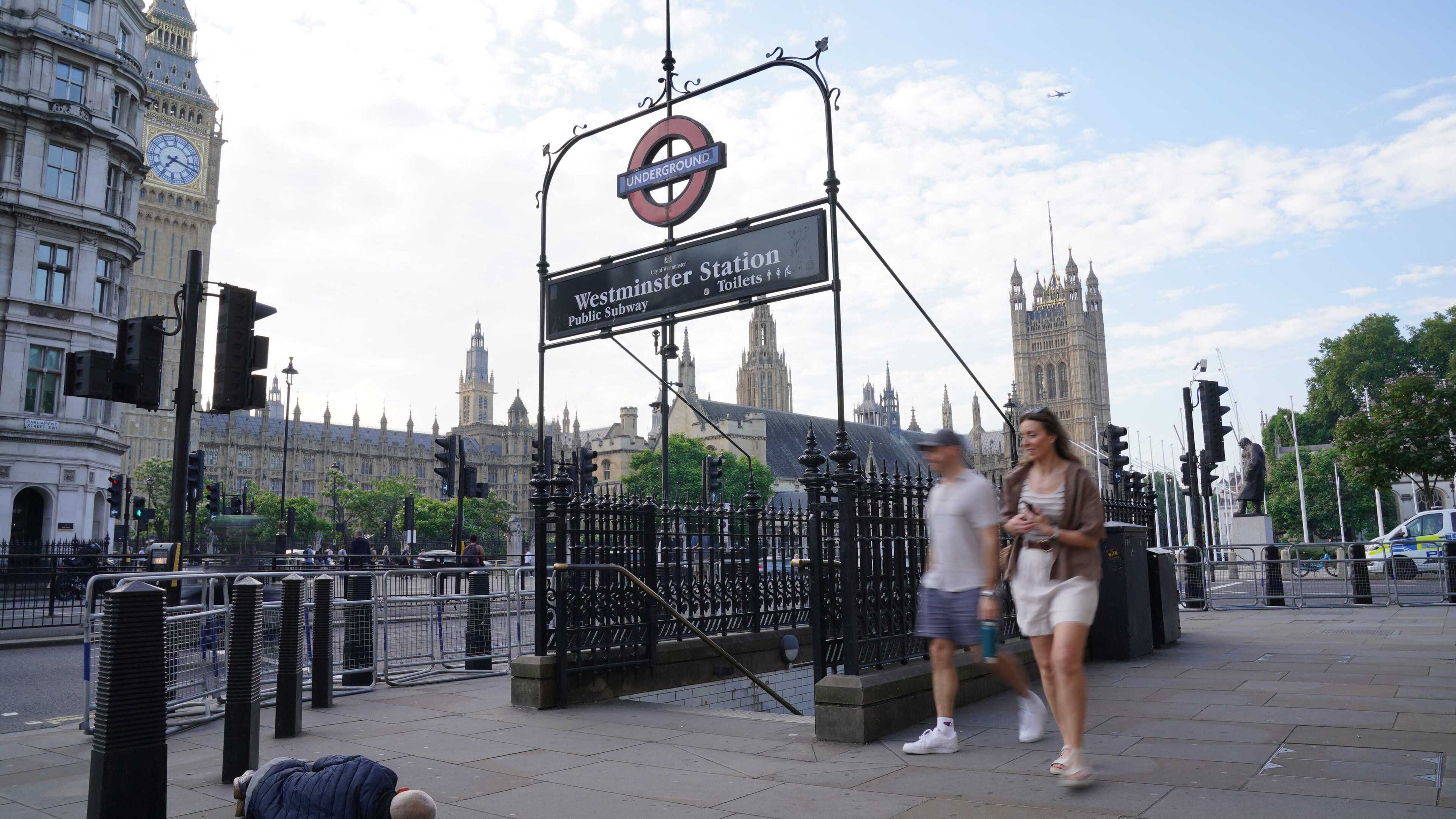 PM announces plan to house thousands of rough sleepers for Christmas
