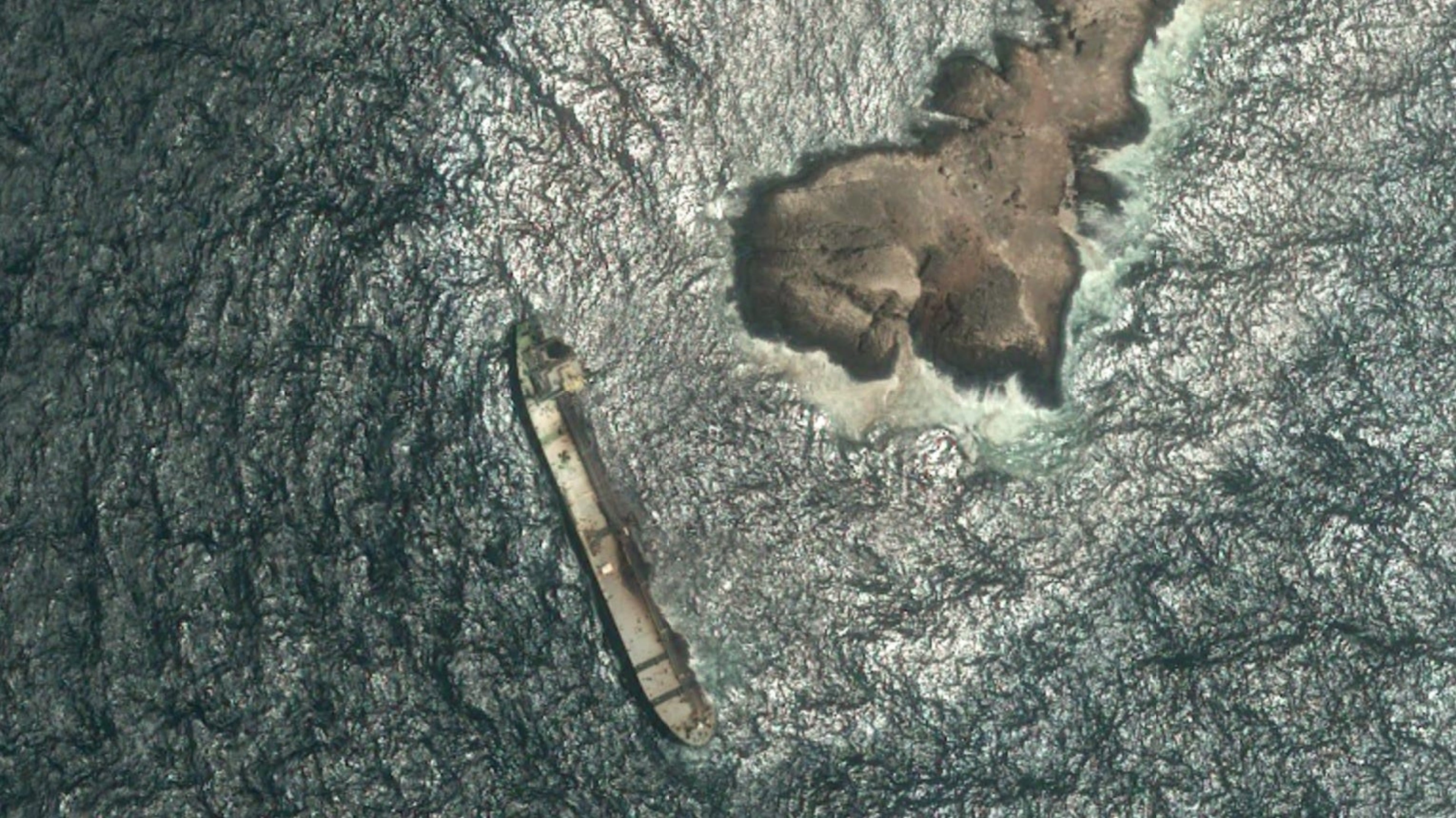 British firm begins containment efforts for oil spill from grounded Russian tanker off Oman