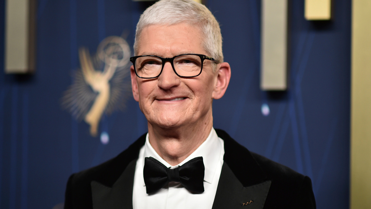 Tim Cook to step down as Apple chief executive after nearly 15-year ...