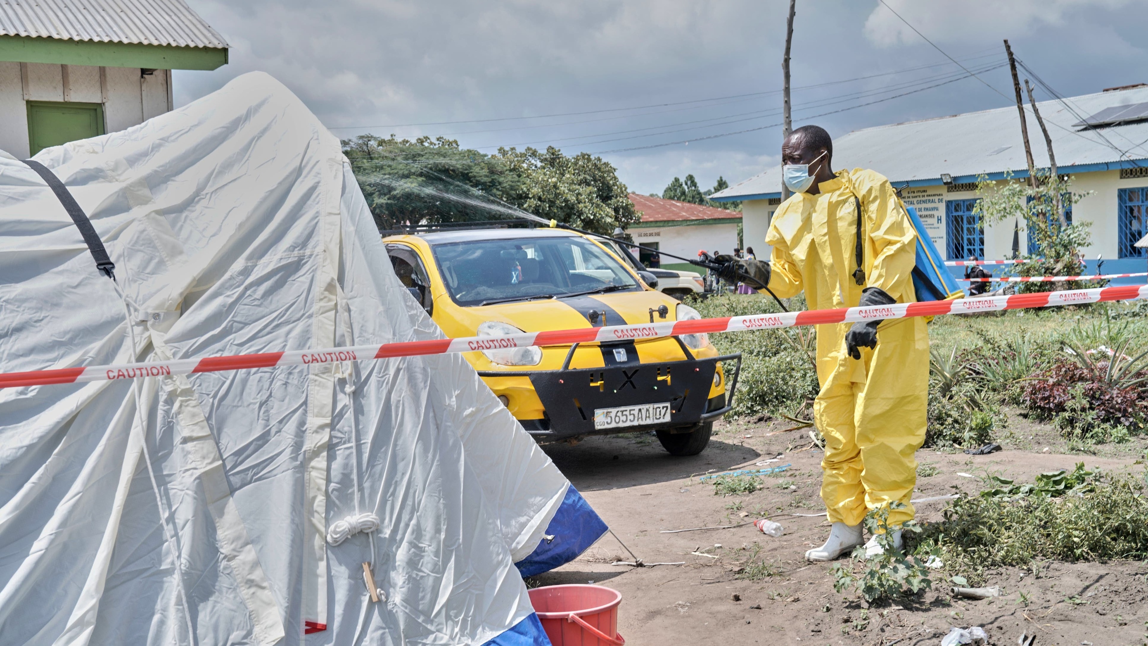 Risk of Ebola global spread is low, but high at regional levels, WHO says
