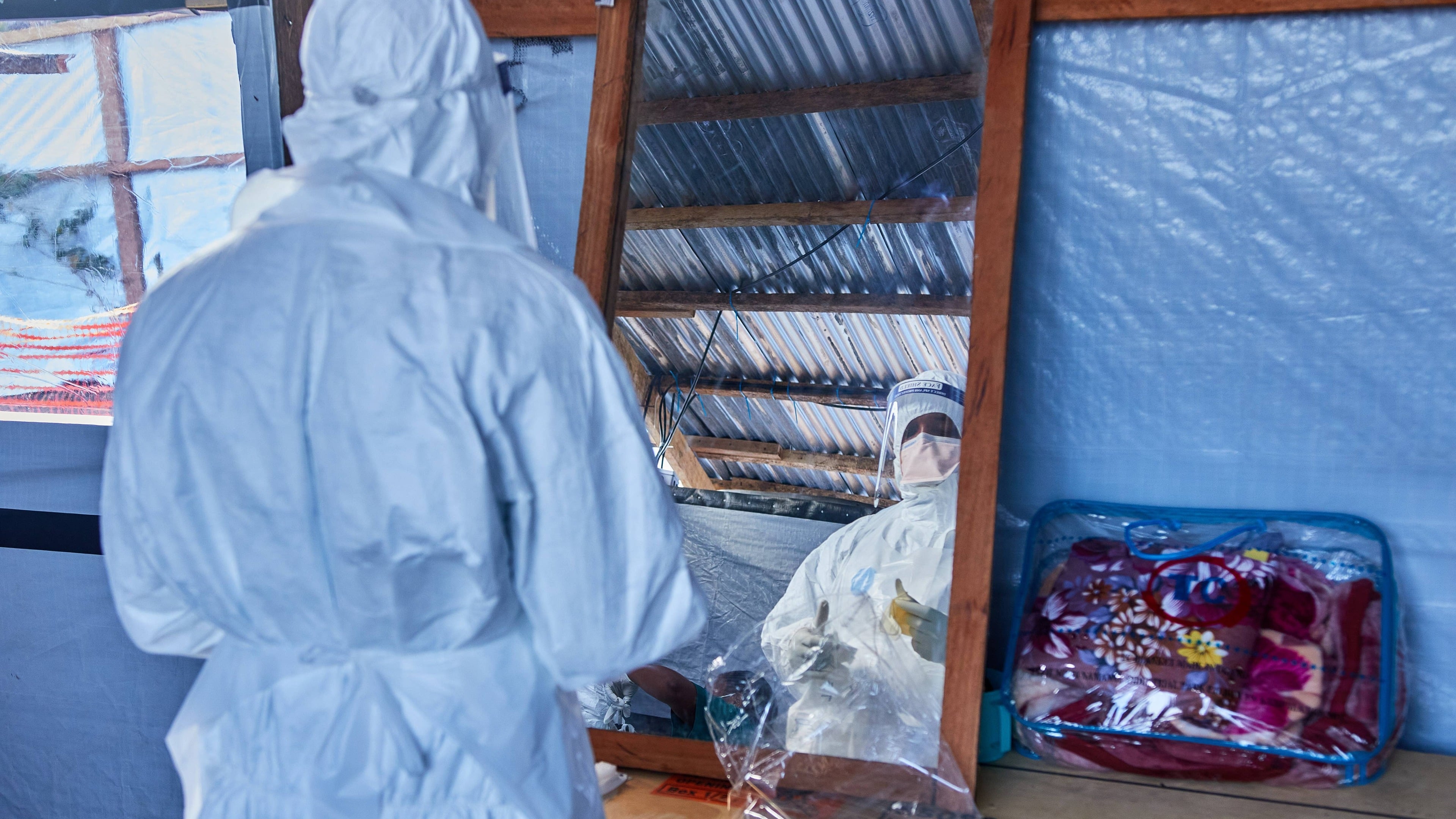 Ebola deaths in Congo exceed 500 as health workers threaten possible strike