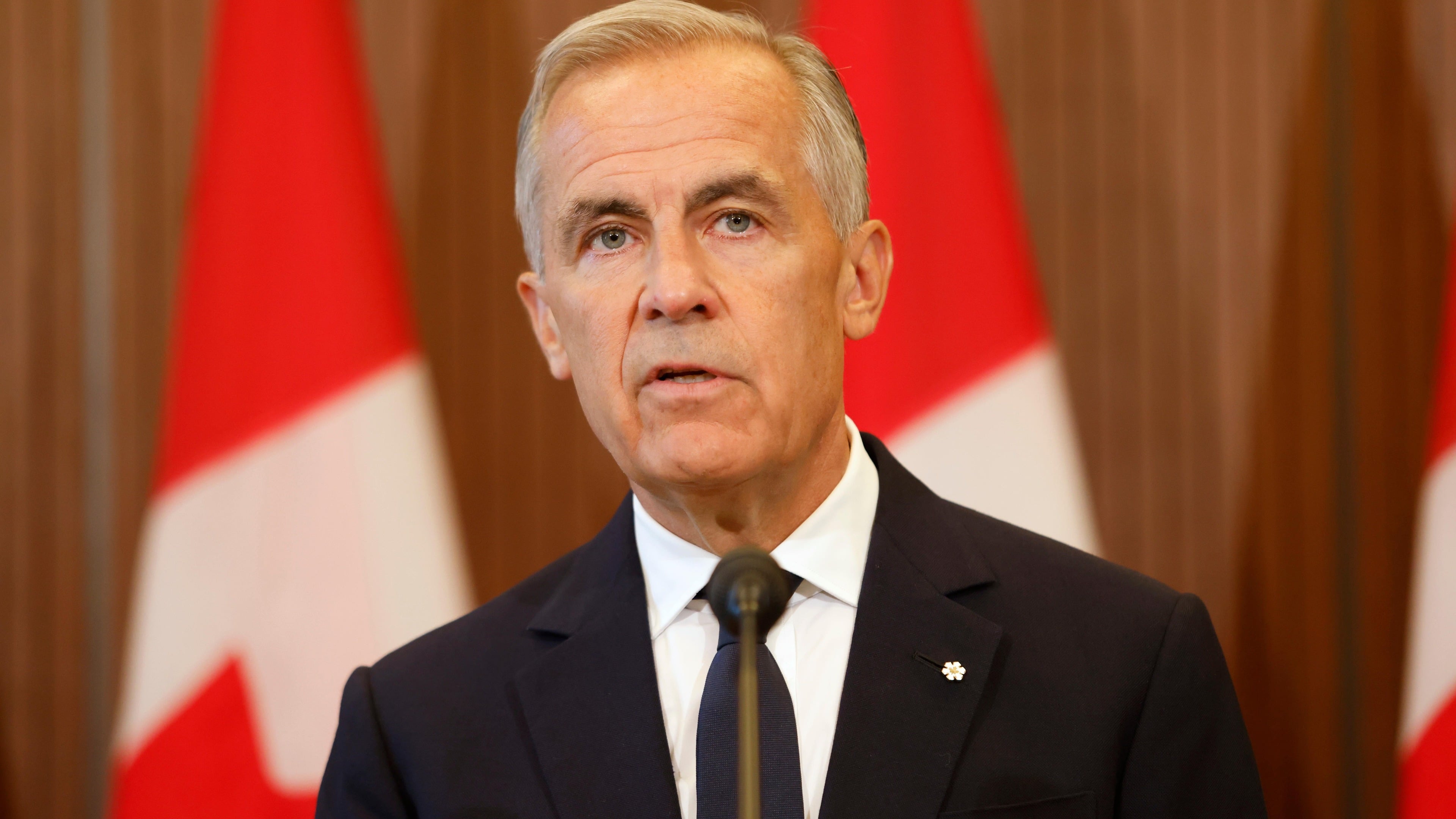 Trump tells Canada to “fall in line” as Carney rejects “subordination”