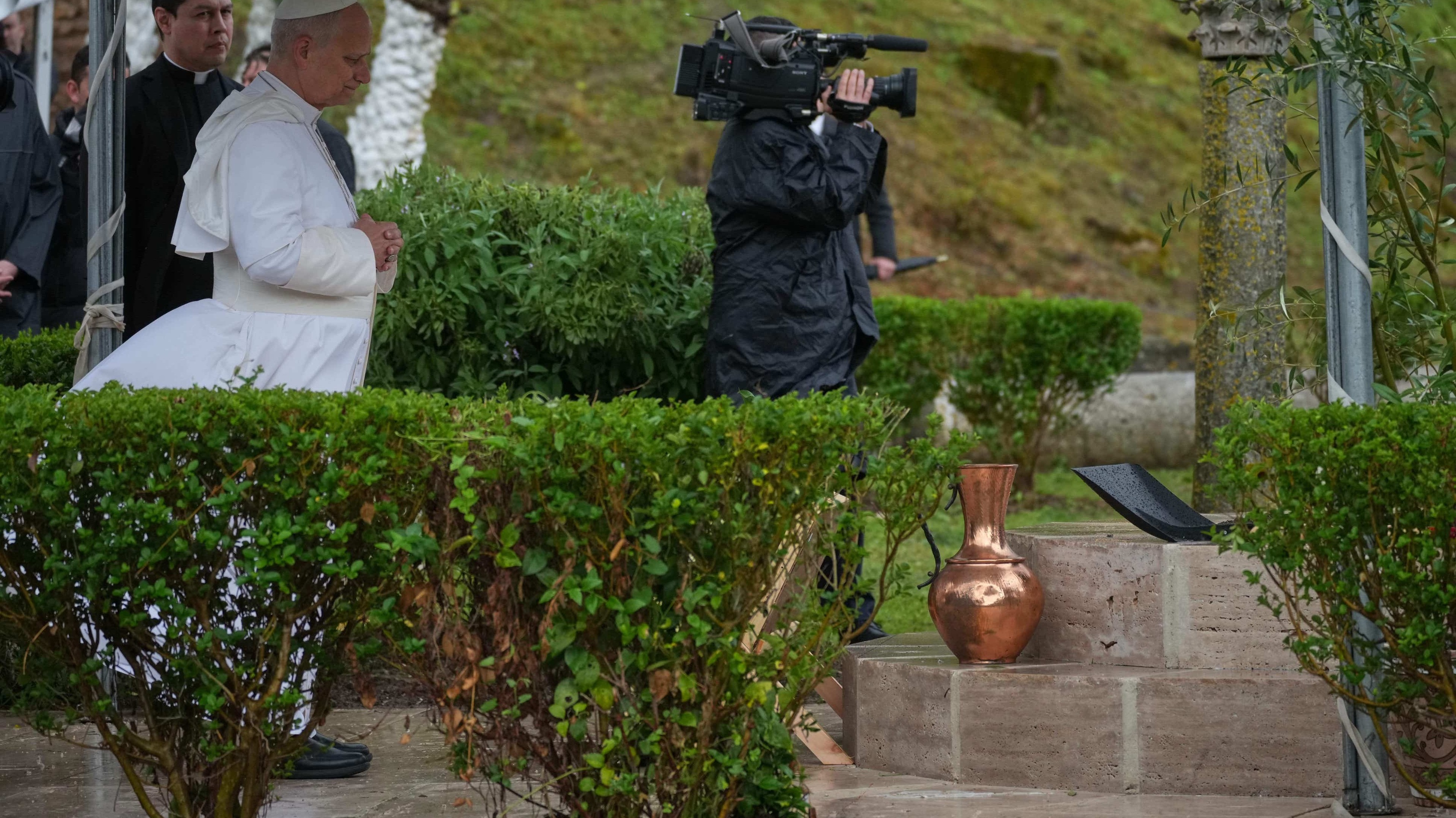 Pope walks in footsteps of his spiritual father St Augustine during Algeria trip