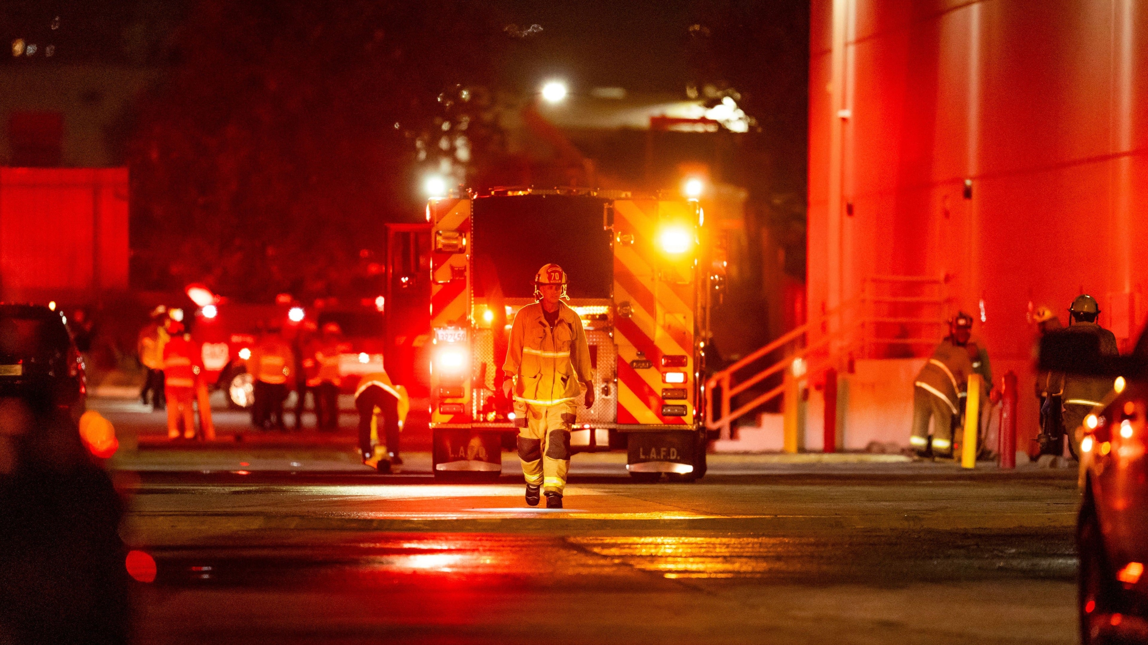Three killed as news helicopter crashes in Los Angeles car park