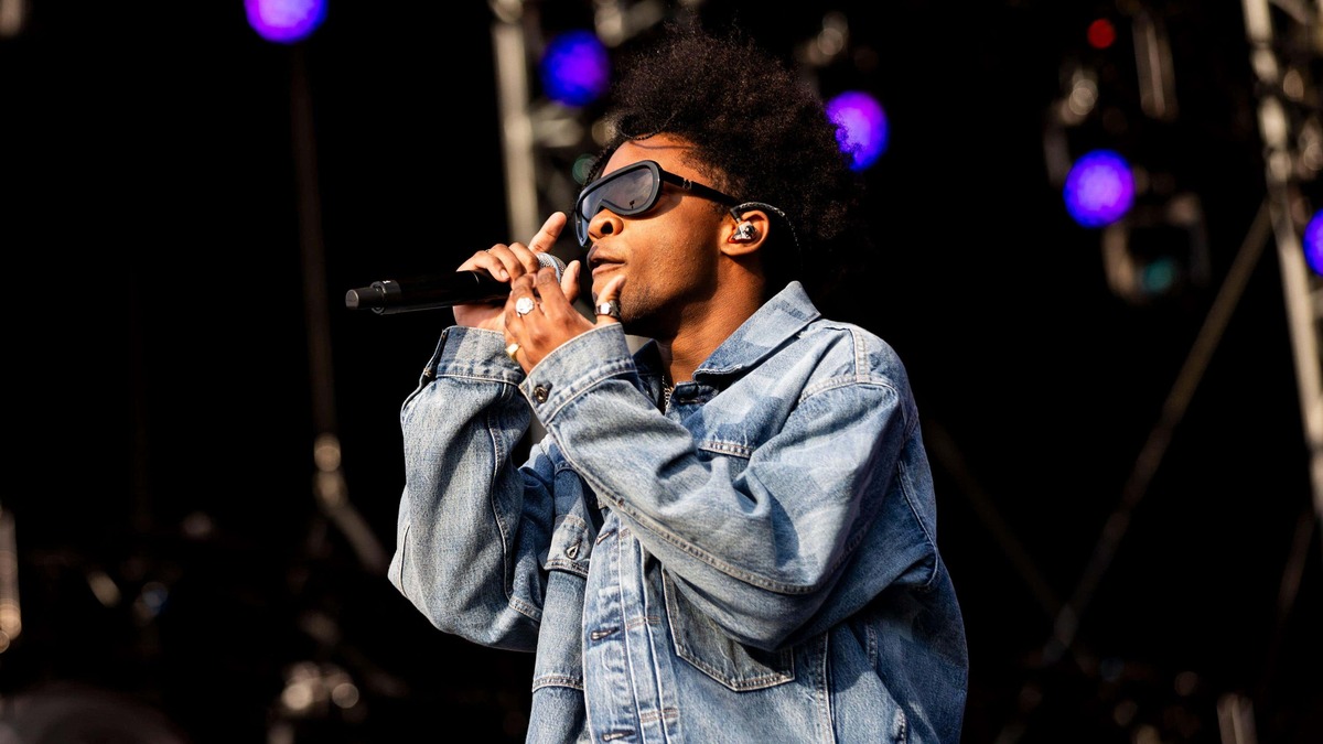 Lawyers for singer D4vd say he did not kill 14-year-old girl