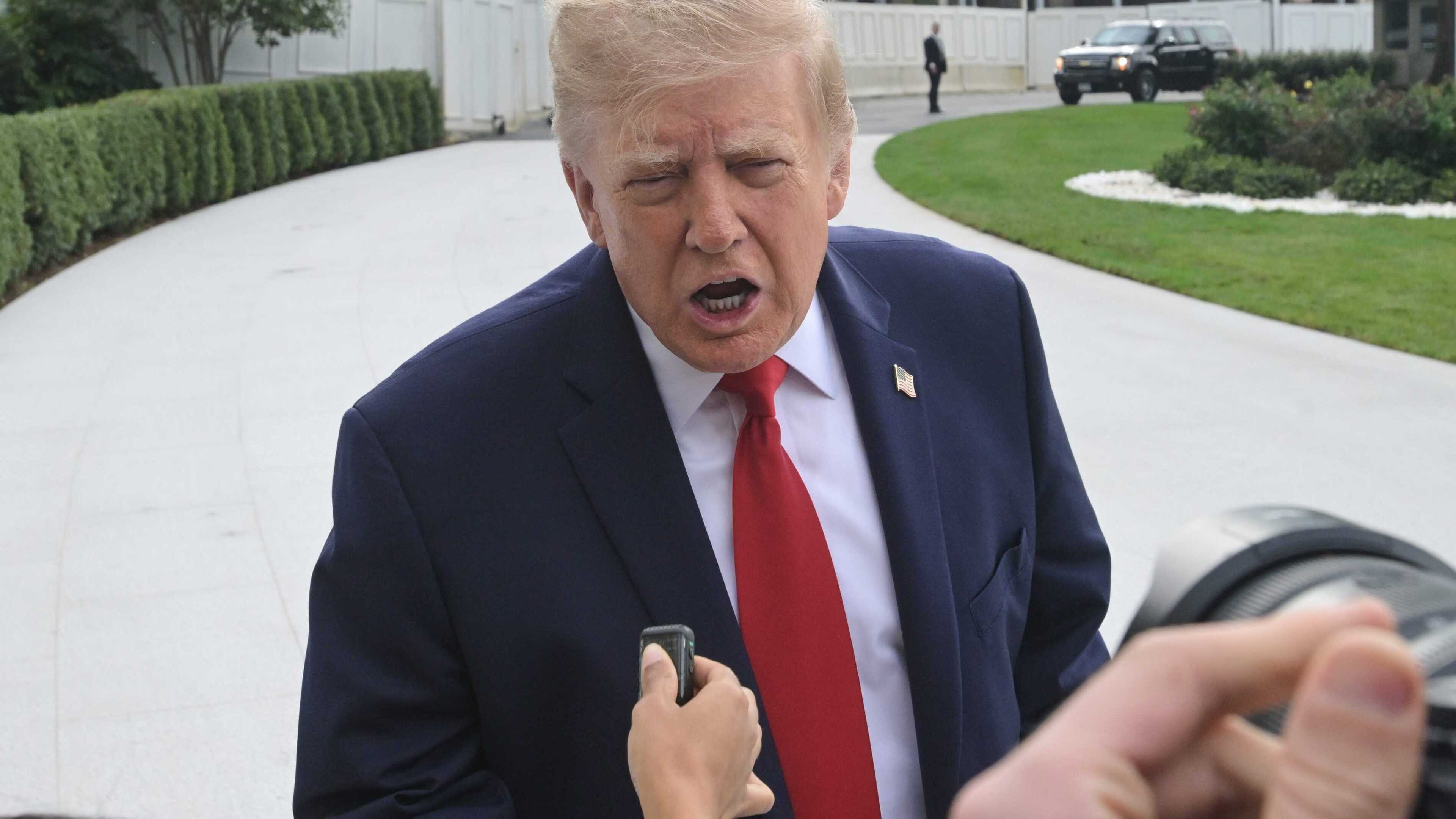 Trump urges Zelensky to settle with Putin as Ukraine strikes kill 10
