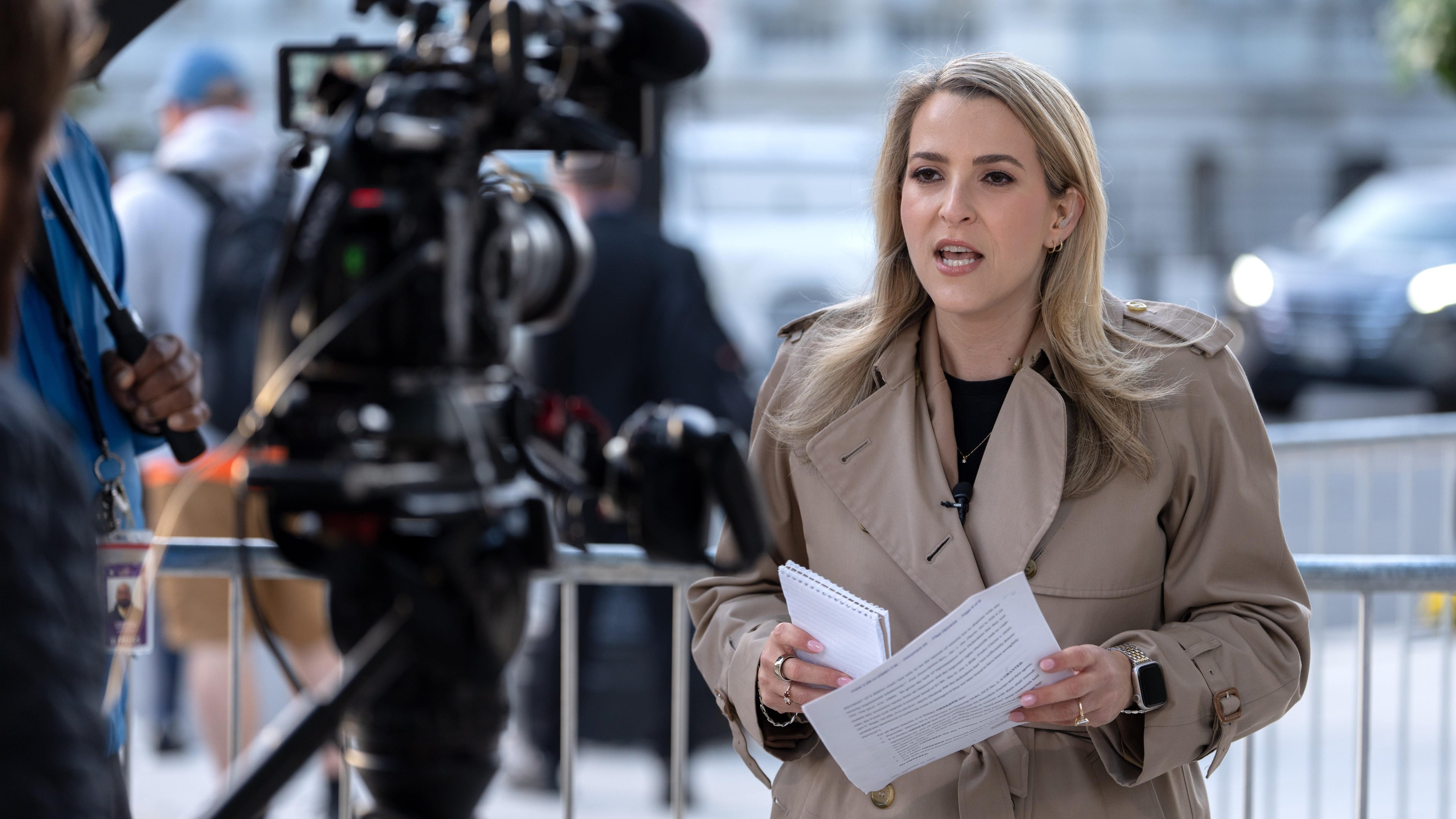 White House TV pool resumes after judge temporarily blocks three-network suspension