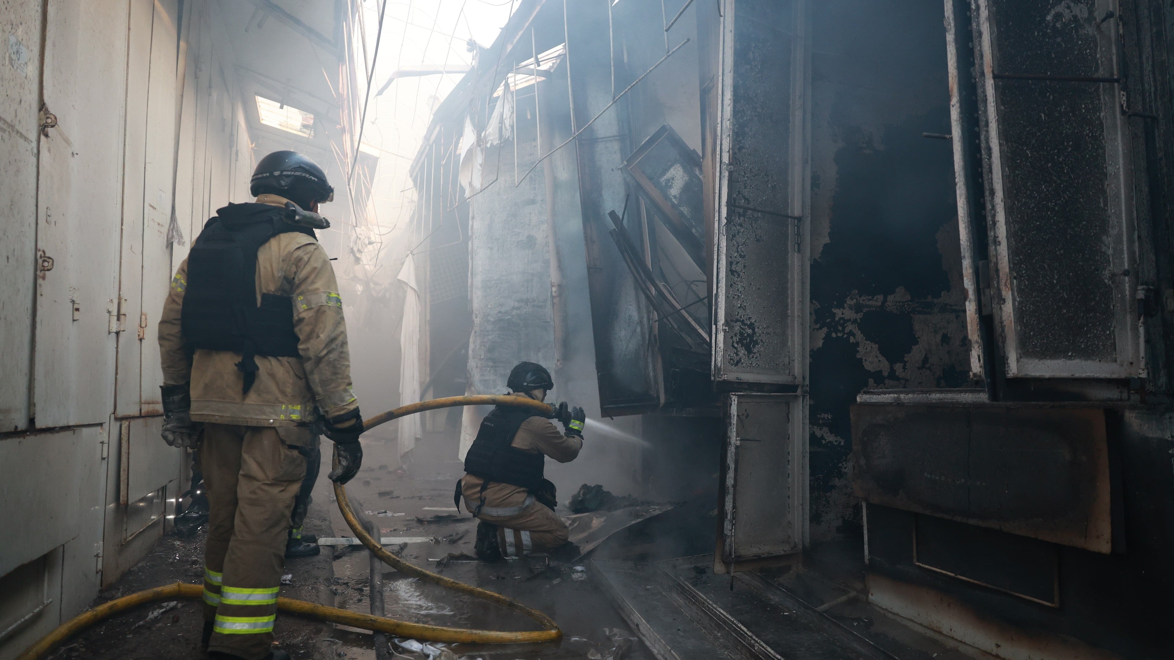 Russian strikes in Ukraine kill at least two after Moscow rejects calls to de-escalate