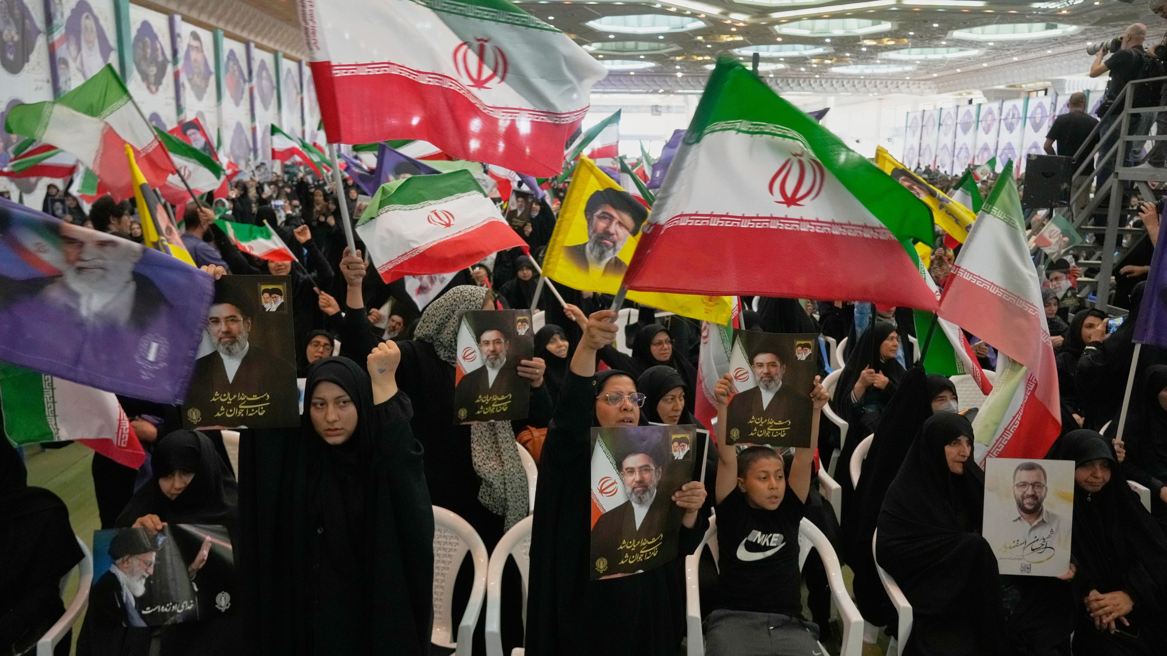 US and Iranian negotiators reach tentative deal to extend ceasefire – official