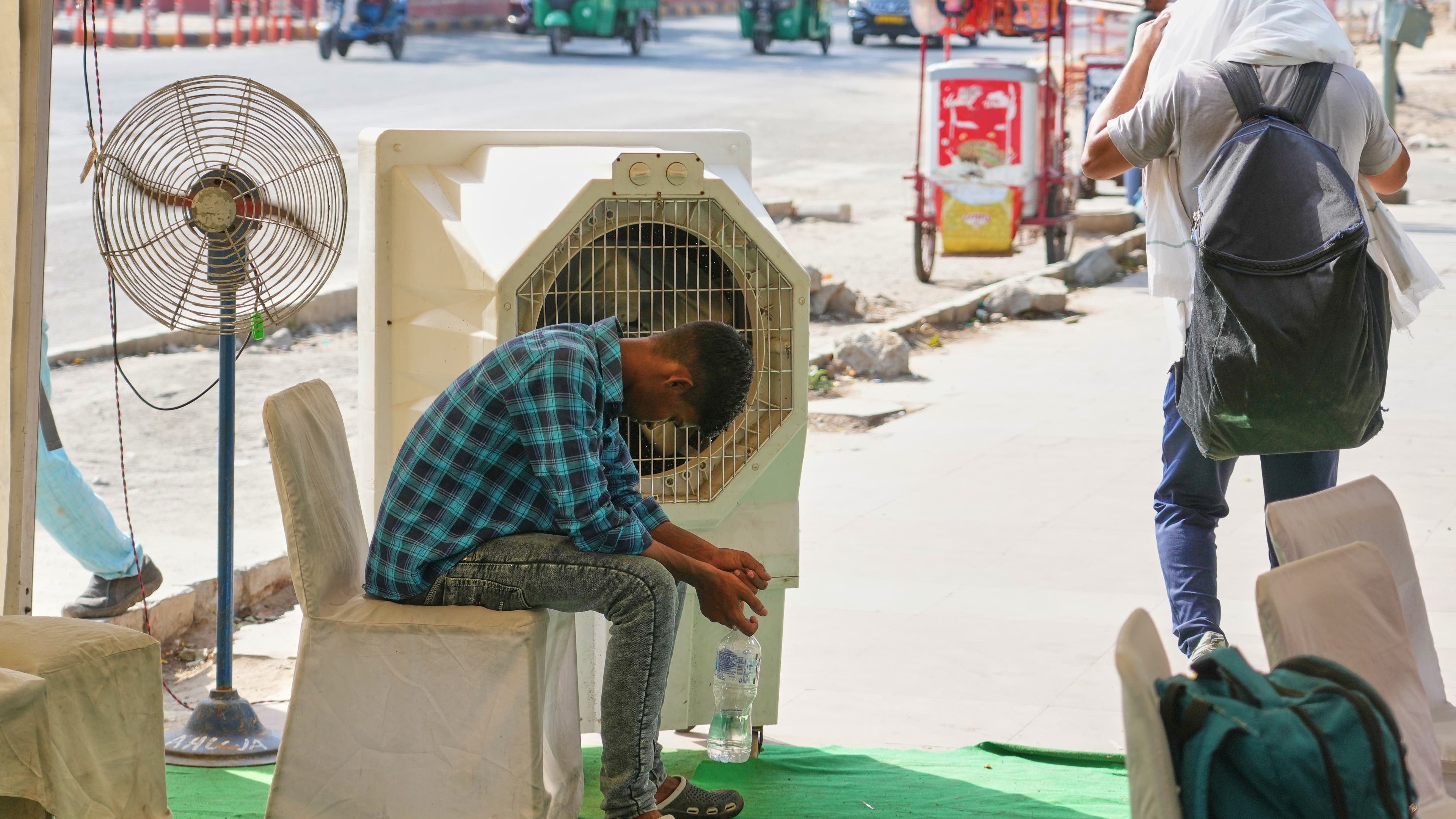 Heat wave empties roads and markets in northern India as some shift to night work