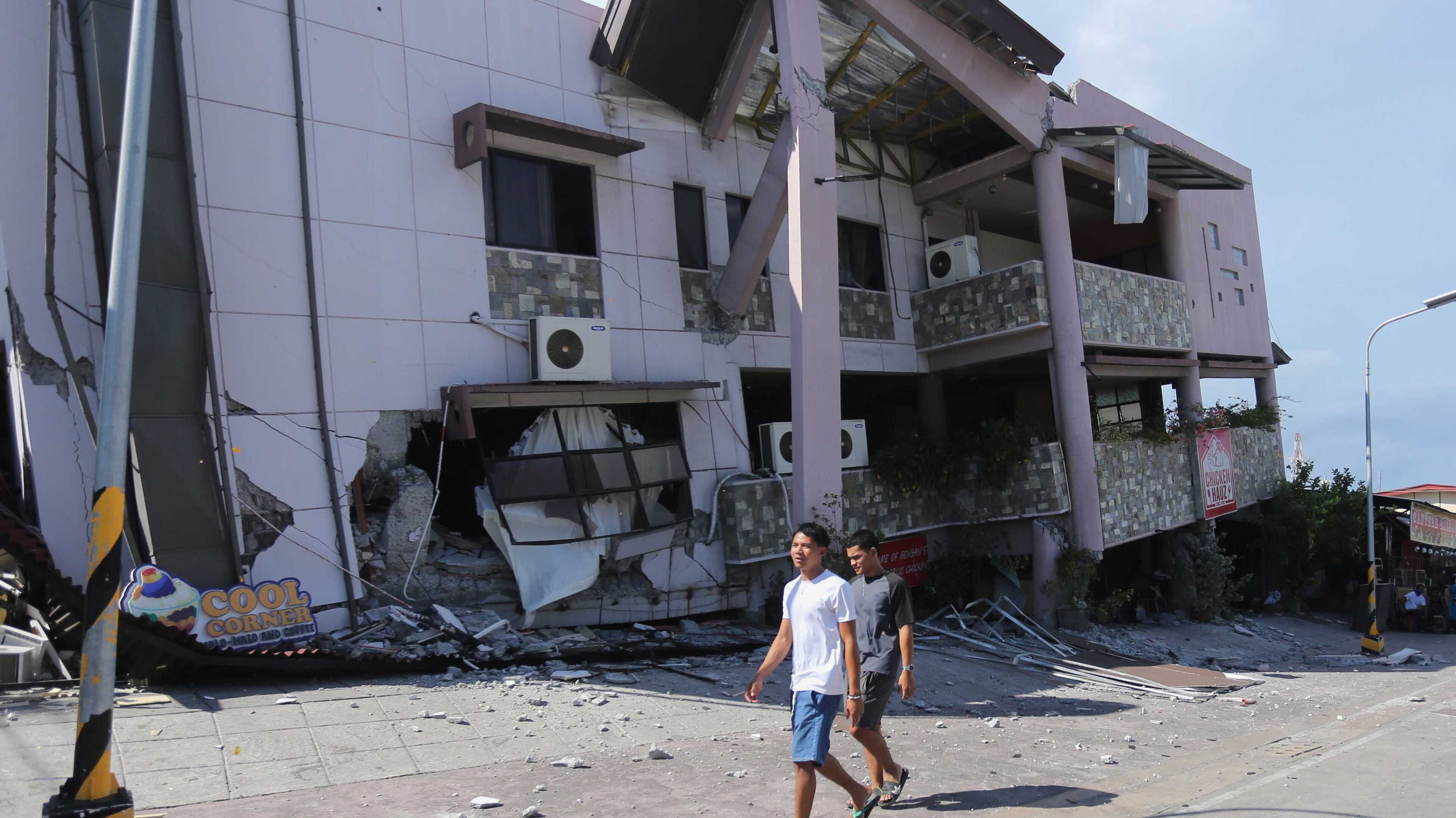 Deadly quake destroys buildings and sparks tsunami in southern Philippines