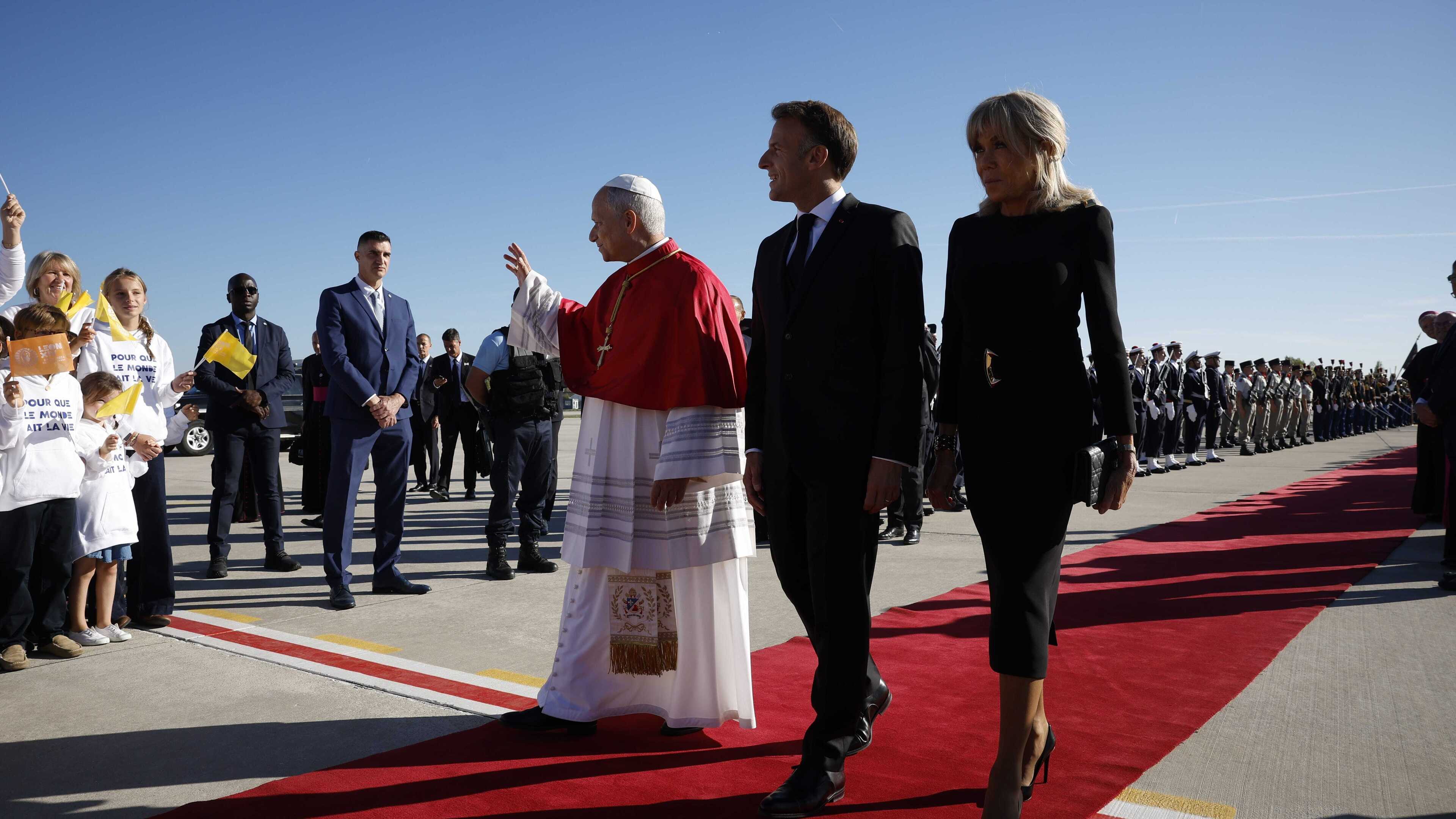 Pope warns ‘paradise of machines’ could undermine humanity during France visit